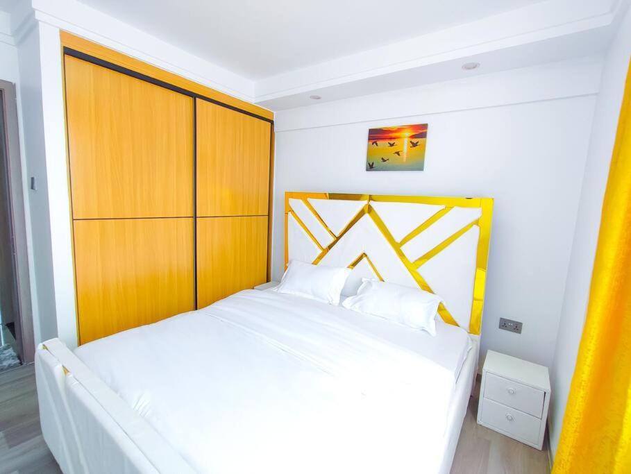 Spacious Stylish Apartment view 5