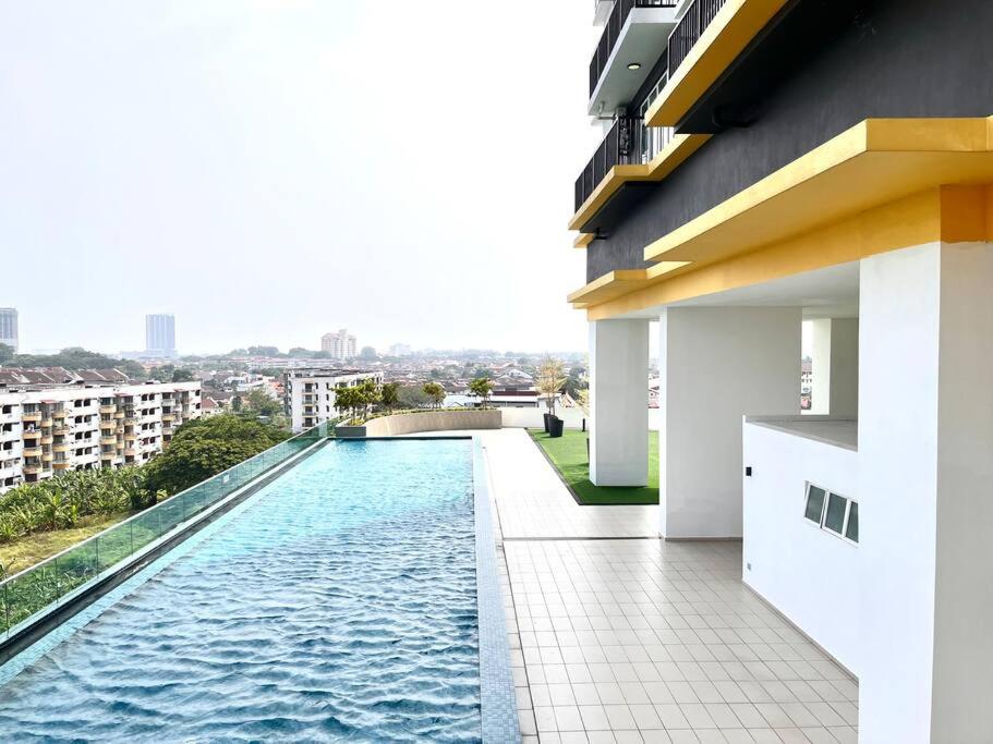 Urban Home-Swimming Pool-City Center photo 4