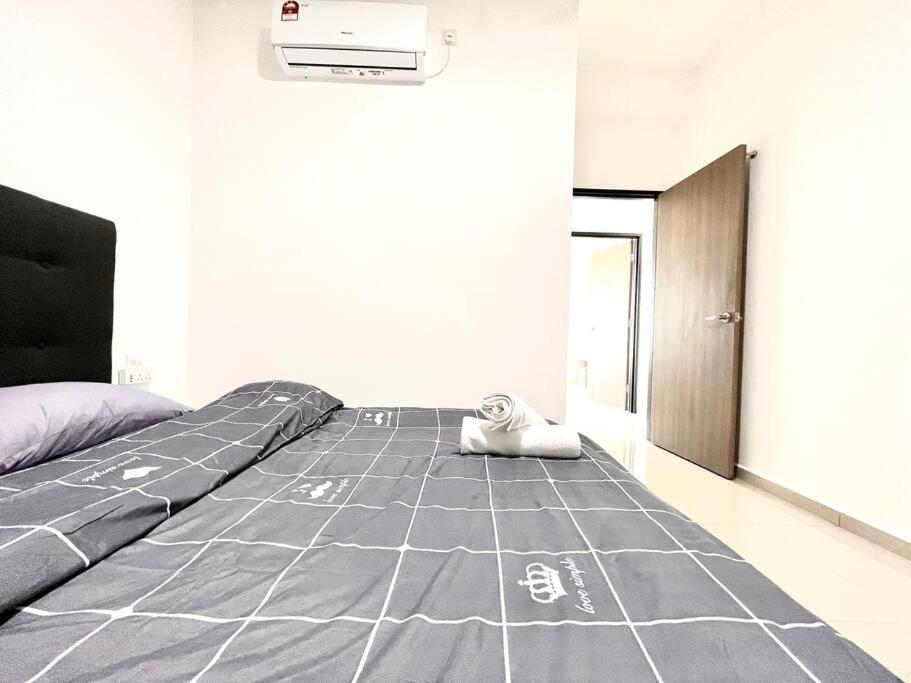 Urban Home-Swimming Pool-City Center photo 5