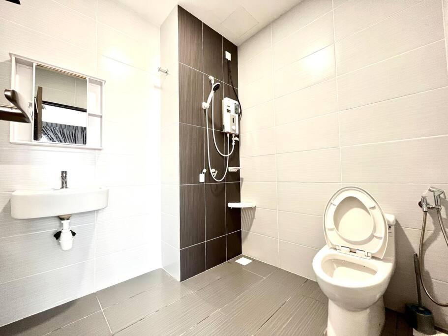 Urban Home-Swimming Pool-City Center photo 6