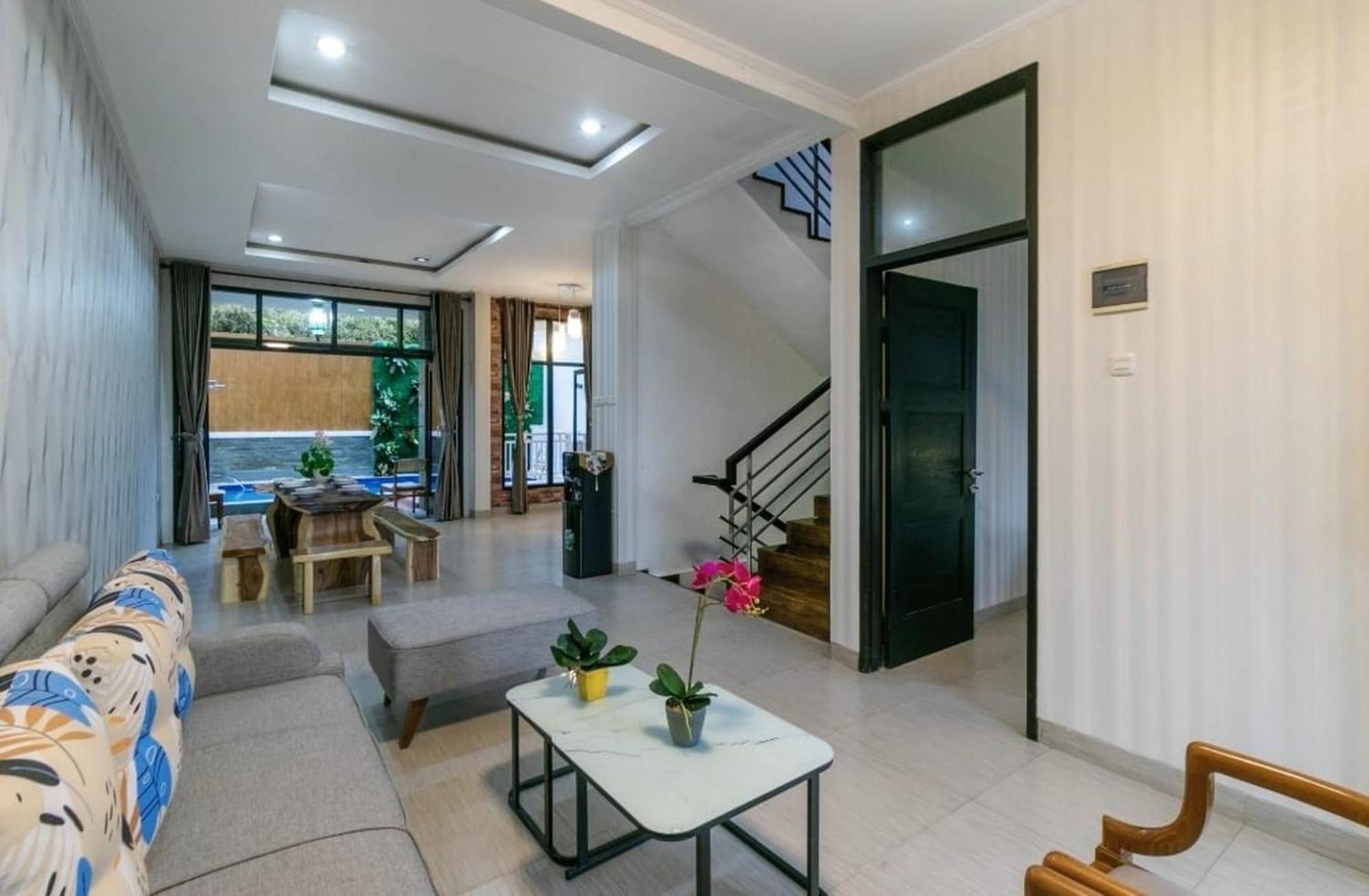 Vila Keluarga Syariah Mawar 82, Dago Resort 4BR dengan Privat Pool BBQ dan Rooftop