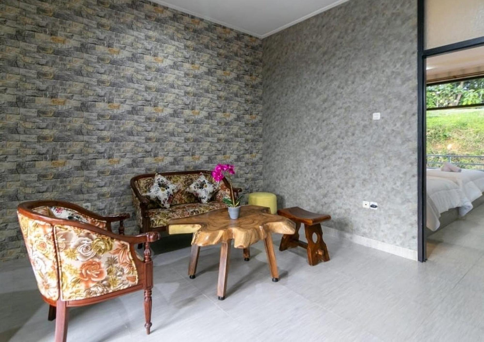 Vila Keluarga Syariah Mawar 82, Dago Resort 4BR dengan Privat Pool BBQ dan Rooftop