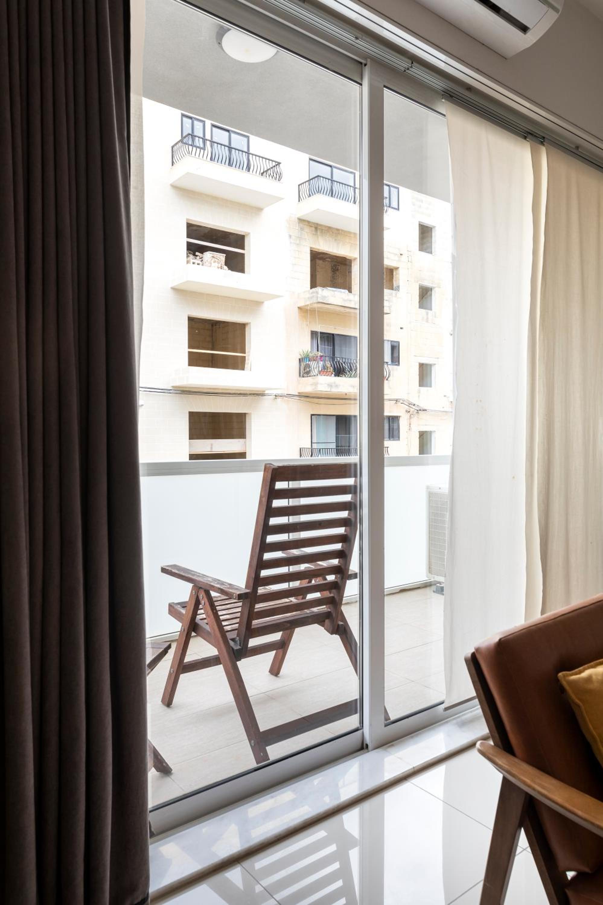 Chic, Modern & Spacious 2BR Apartment close to the sea - Marsaskala view 4