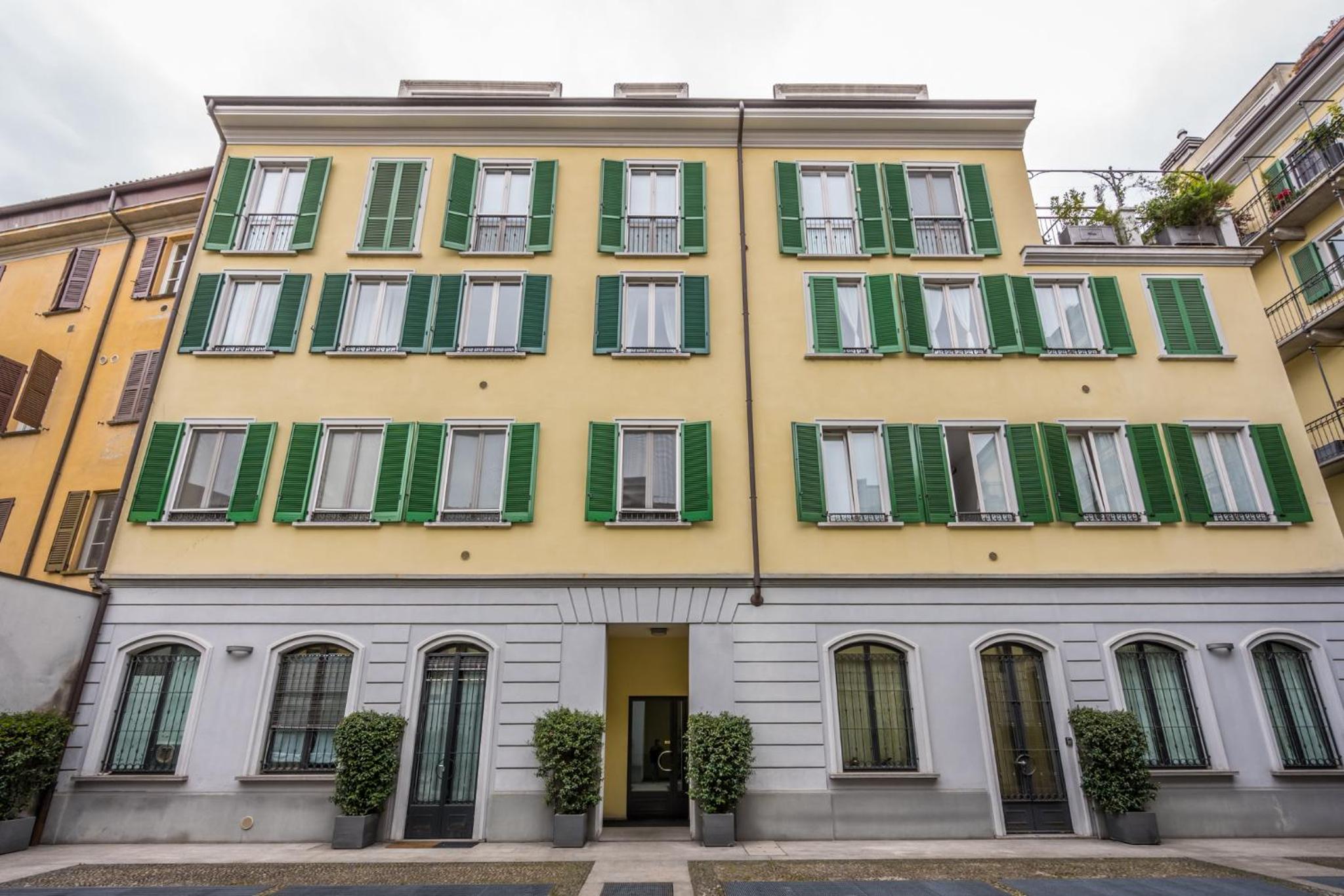 tHE Orange Attic - Navigli