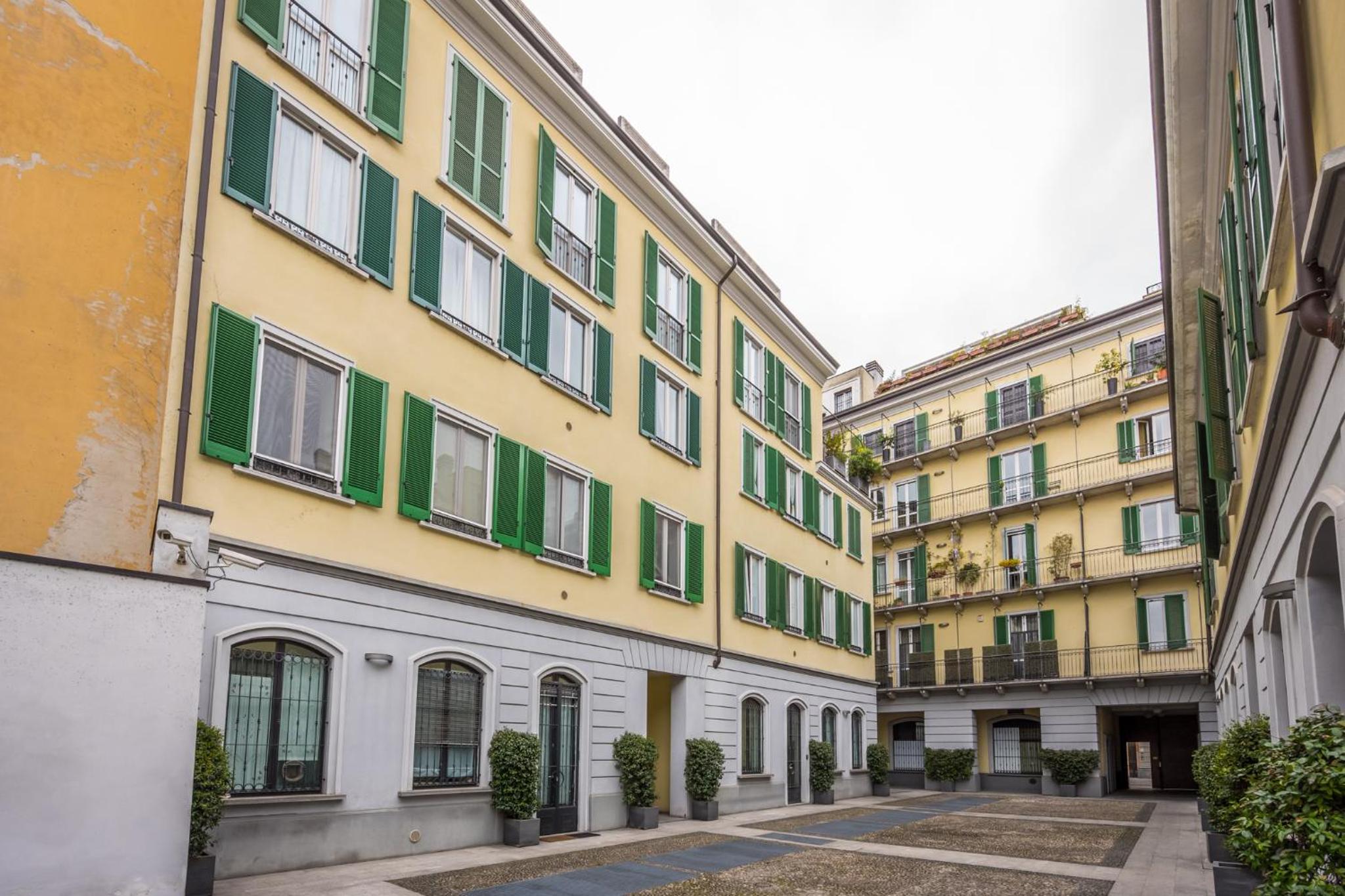 tHE Orange Attic - Navigli