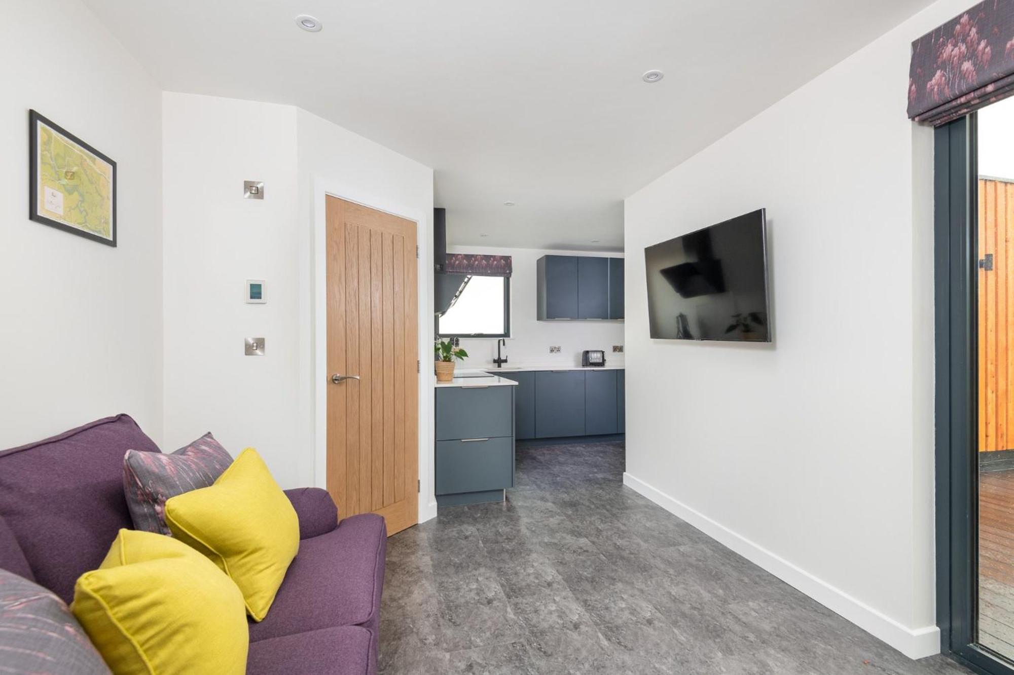 Snowdrop, Penruddock an Eco and dog friendly lodge with hot tub, 10 minutes to Lake Ullswater