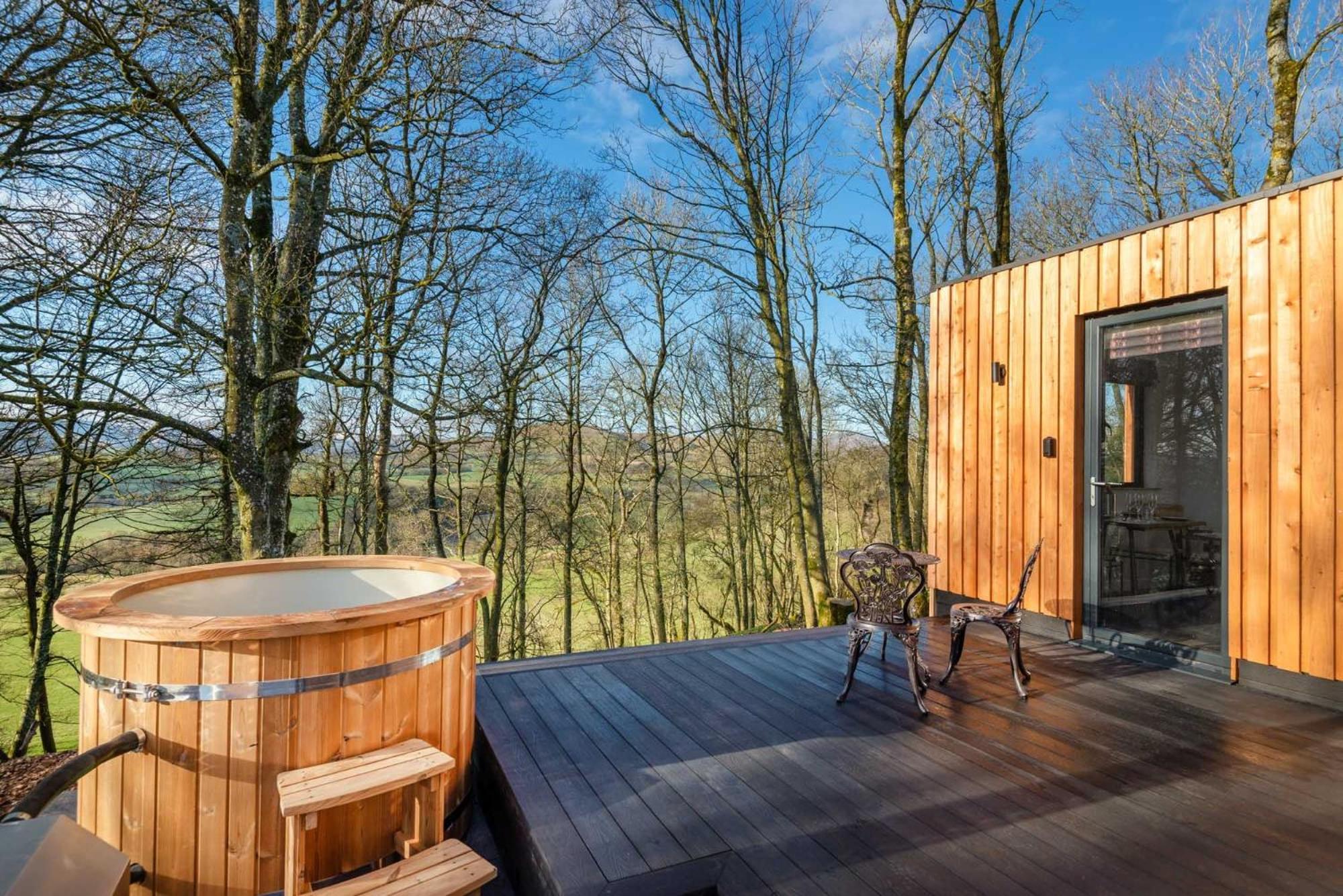 Snowdrop, Penruddock an Eco and dog friendly lodge with hot tub, 10 minutes to Lake Ullswater
