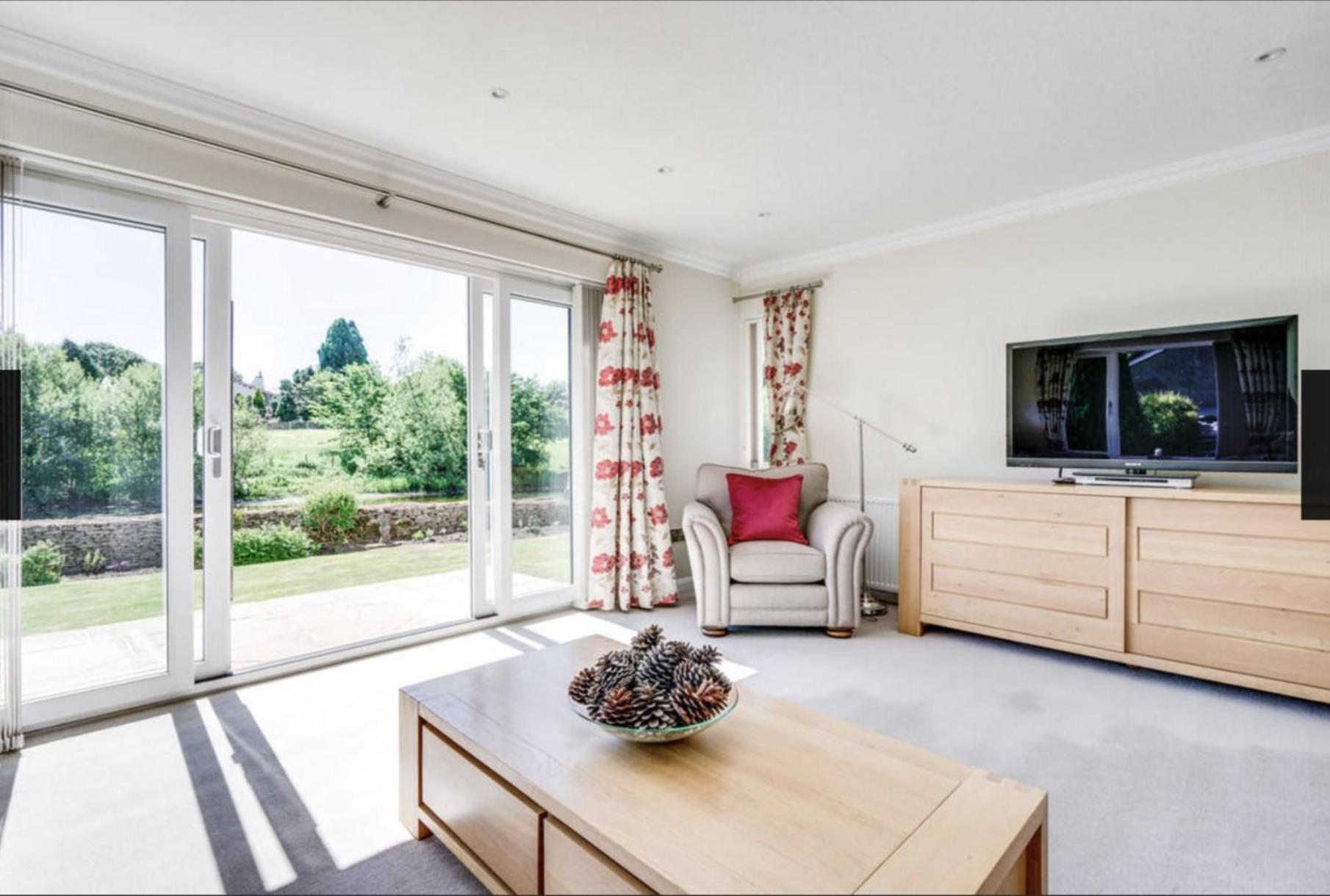 Roxby a stunning bungalow on the banks of the river within a 2 minute walk of Lake Ullswater and Pooley Bridge view 3