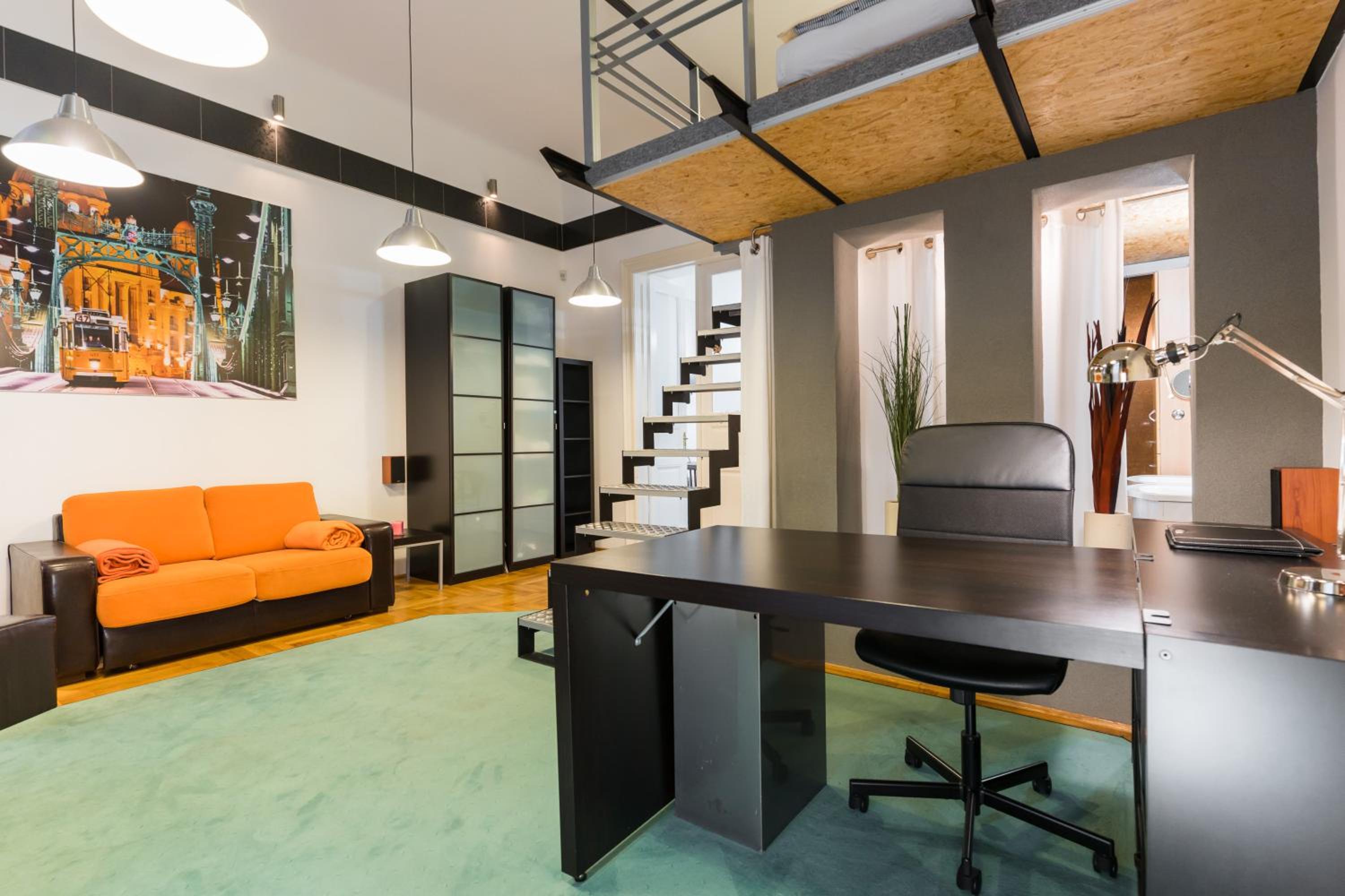 Z Loft Central Apartment-1 BR- Downtown view 3