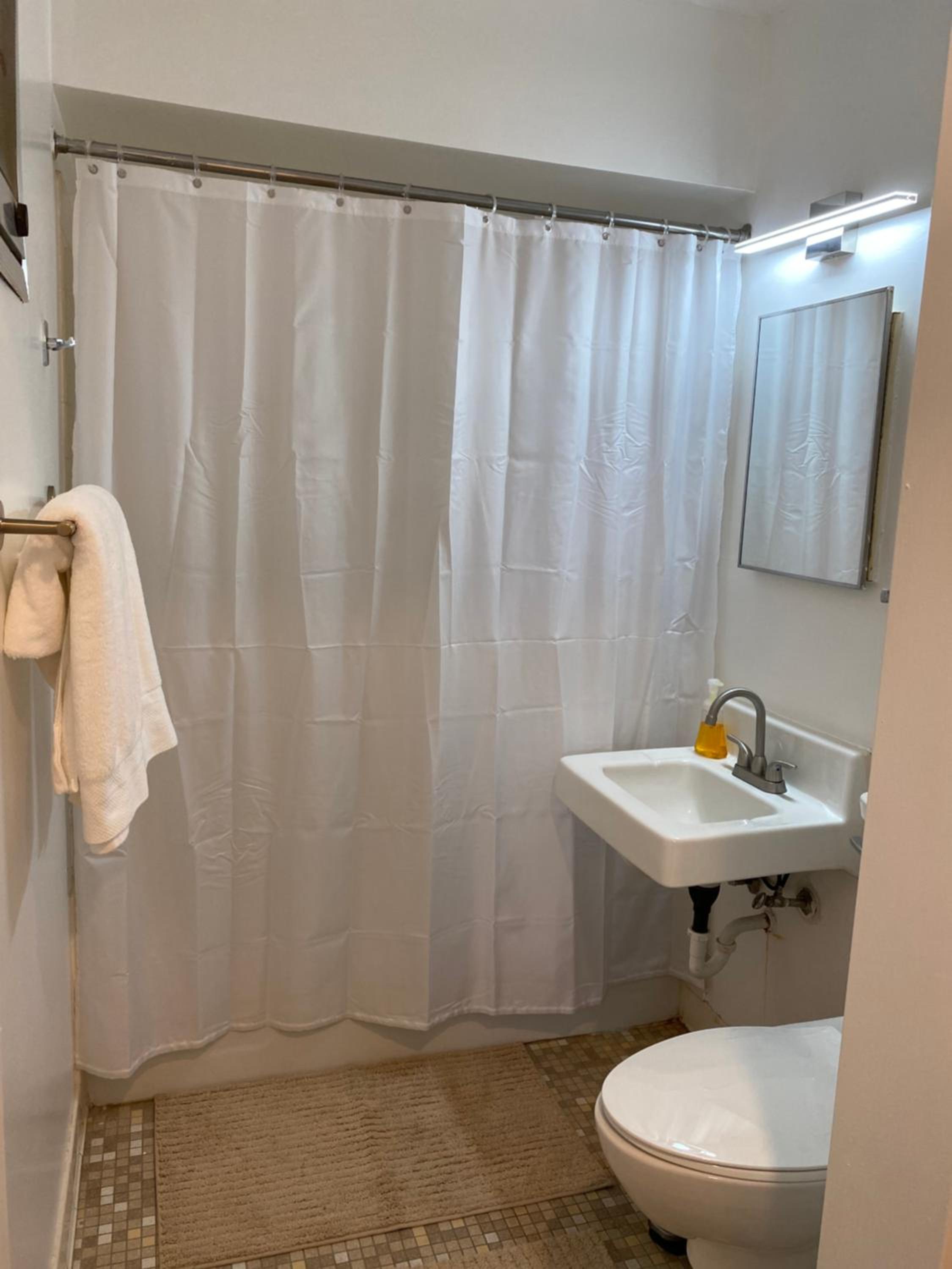 Sophisticated studio apartment in Gadsden, AL view 3