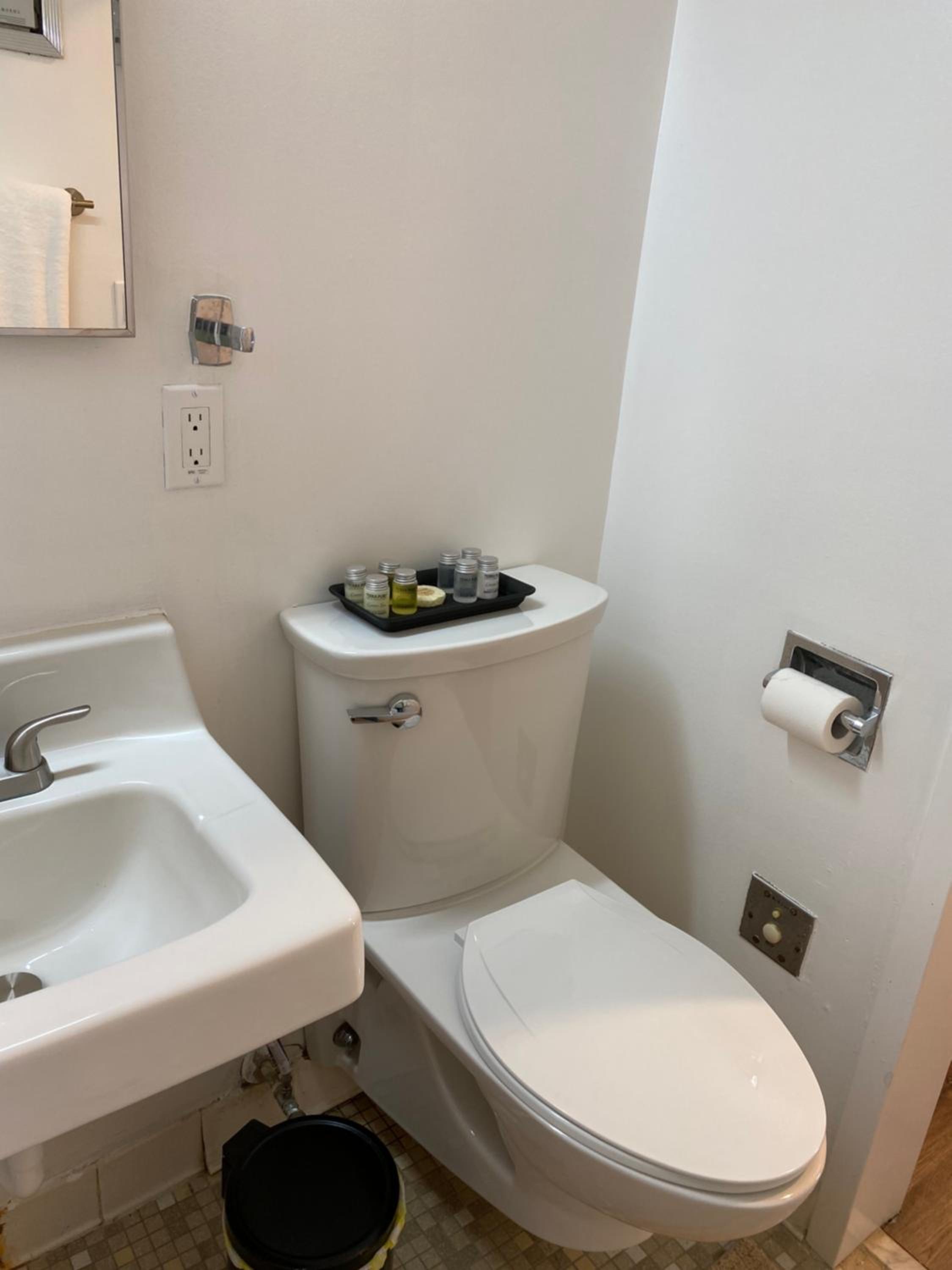Sophisticated studio apartment in Gadsden, AL view 2