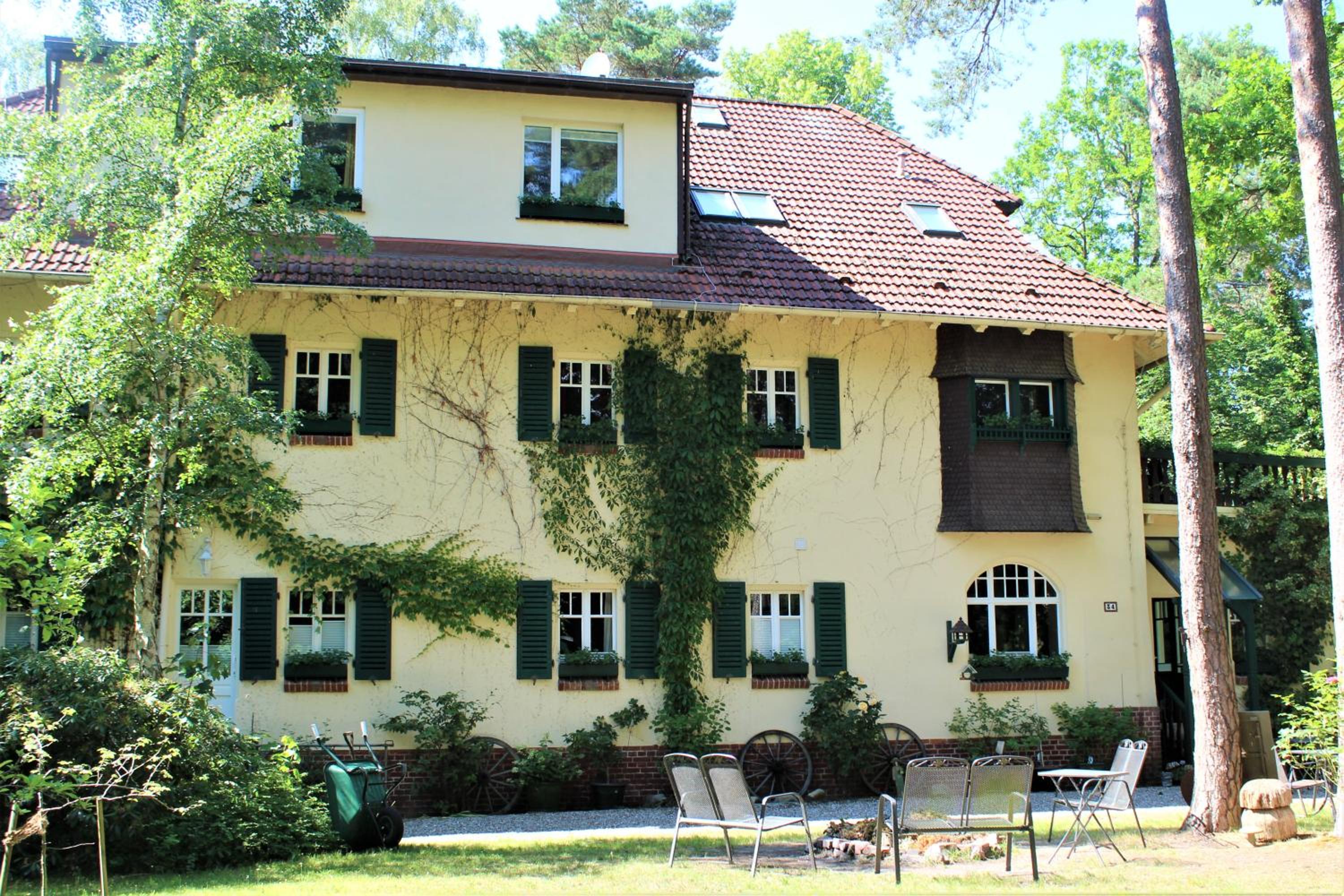 Strandvilla Hubertus Boltenhagen - H7 - Ferienwohnung Maisonette Apartment Kandinsky mit seitlichem Meerblick Parkplatz WLAN voll ausgestattete Küche Garte