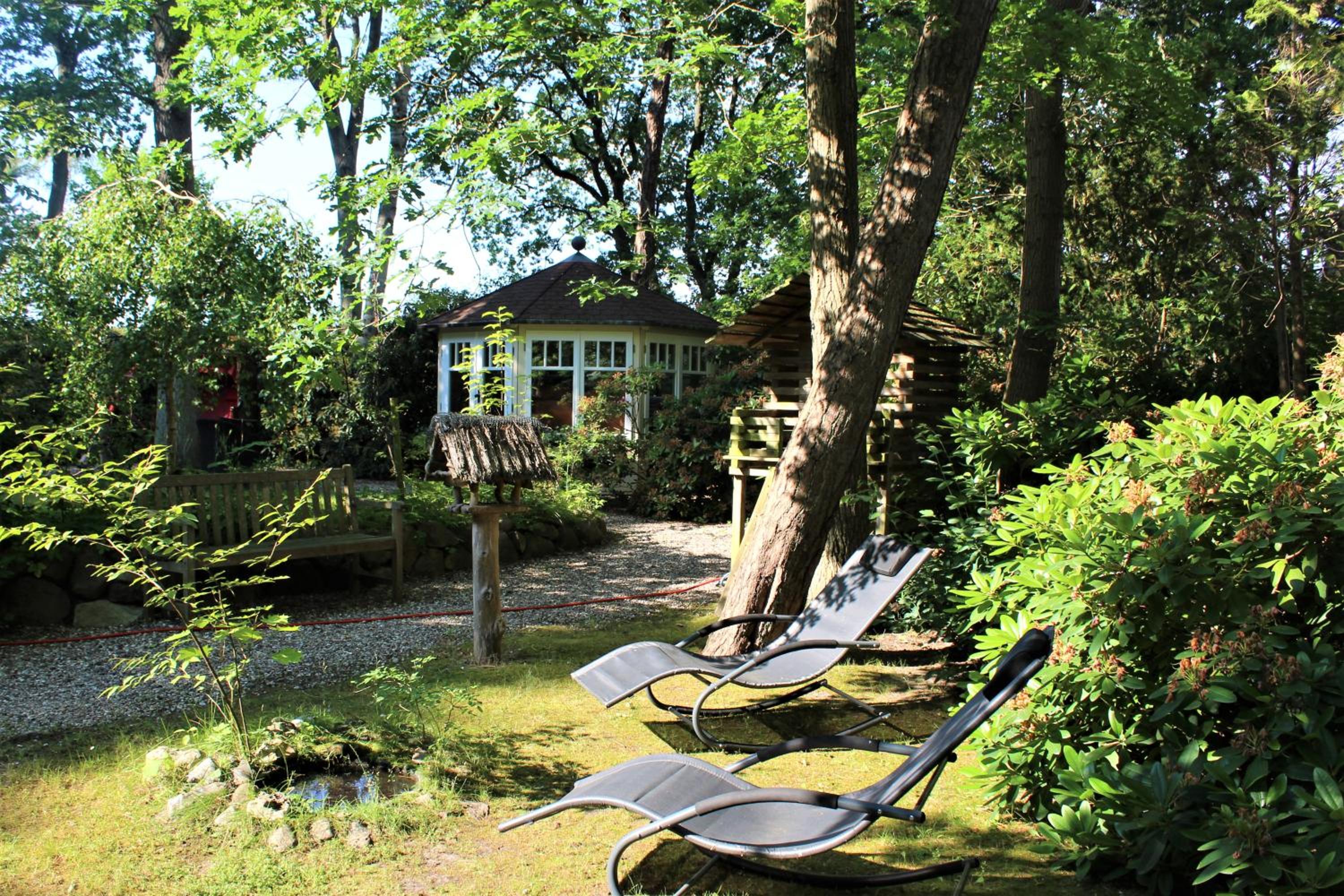 Strandvilla Hubertus Boltenhagen - H7 - Ferienwohnung Maisonette Apartment Kandinsky mit seitlichem Meerblick Parkplatz WLAN voll ausgestattete Küche Garte
