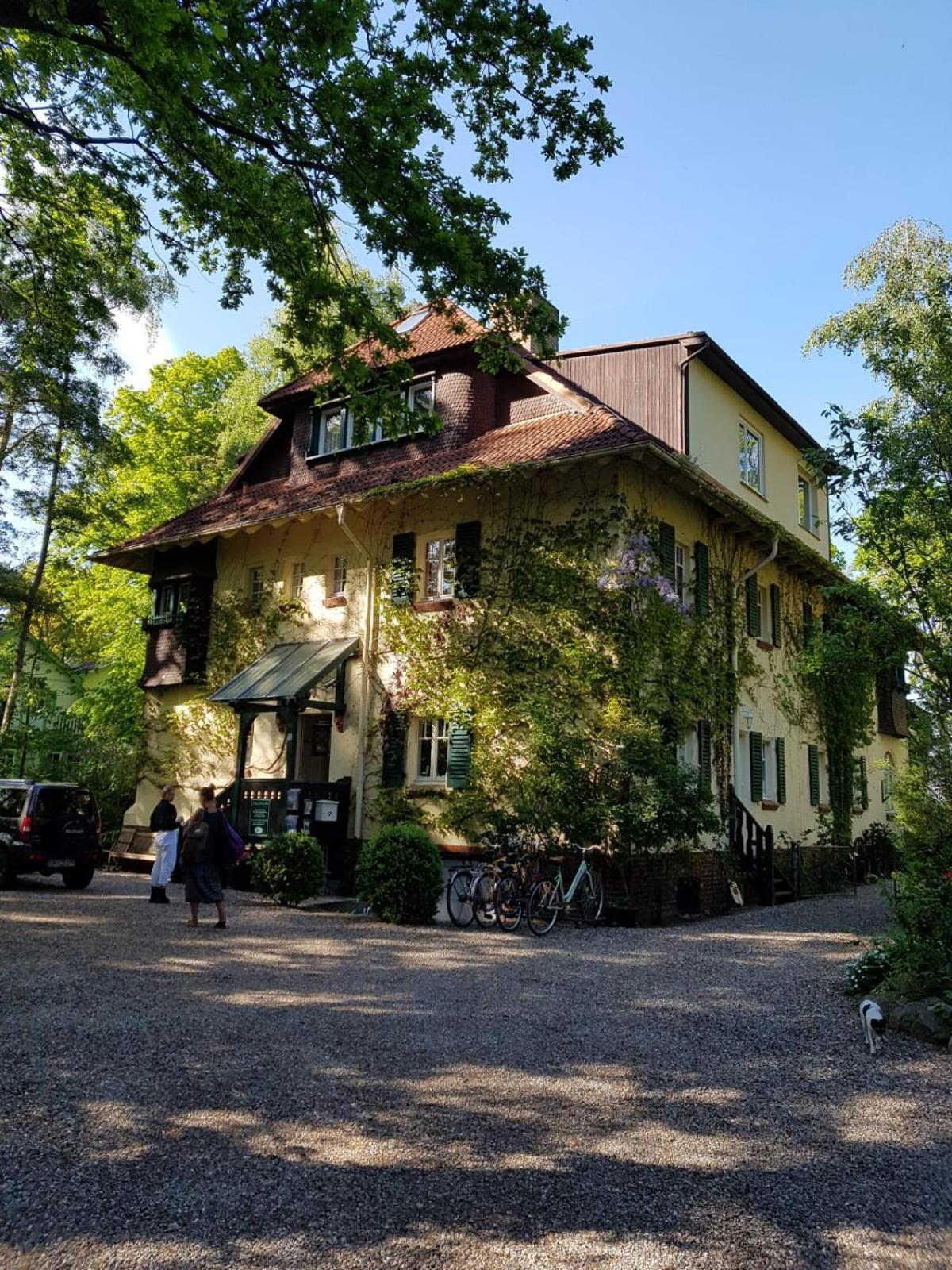 Strandvilla Hubertus Boltenhagen - H7 - Ferienwohnung Maisonette Apartment Kandinsky mit seitlichem Meerblick Parkplatz WLAN voll ausgestattete Küche Garte