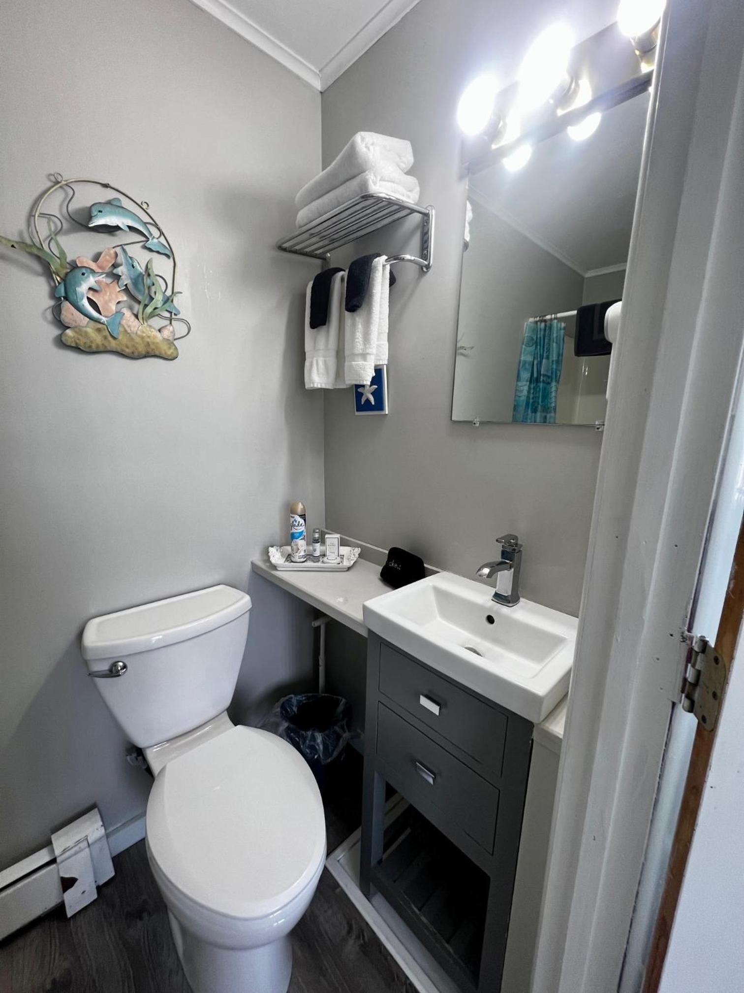 Claddagh Motel & Suites