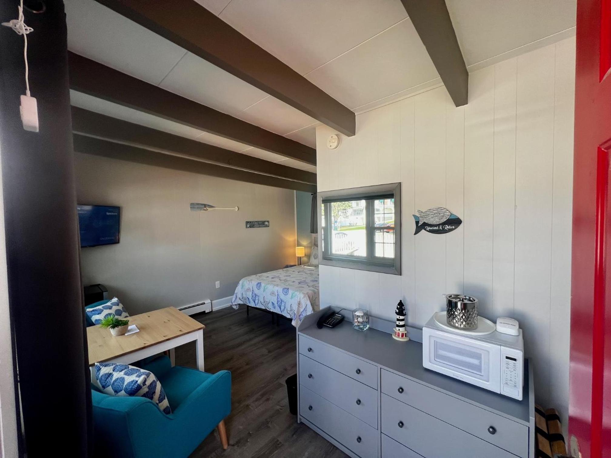 Claddagh Motel & Suites