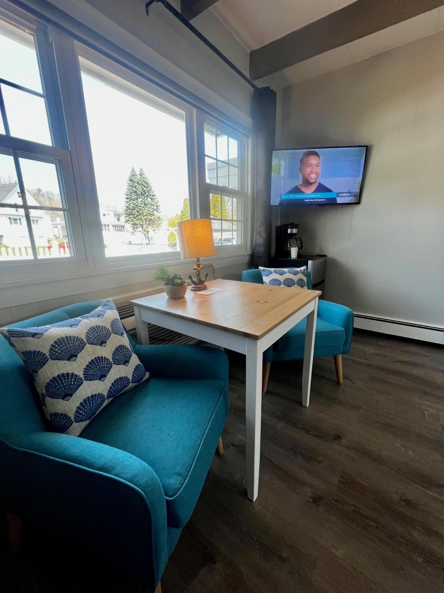 Claddagh Motel & Suites