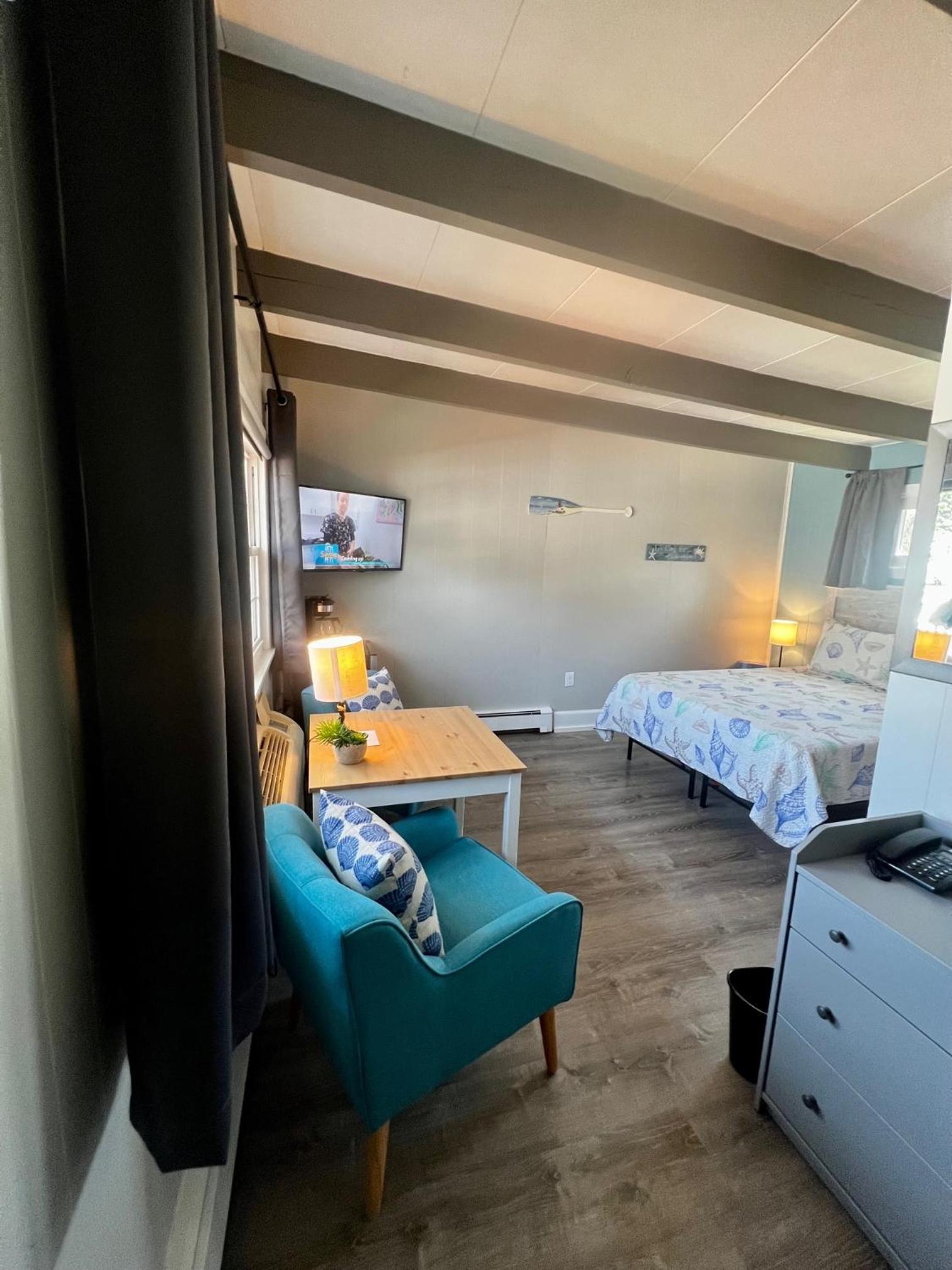 Claddagh Motel & Suites