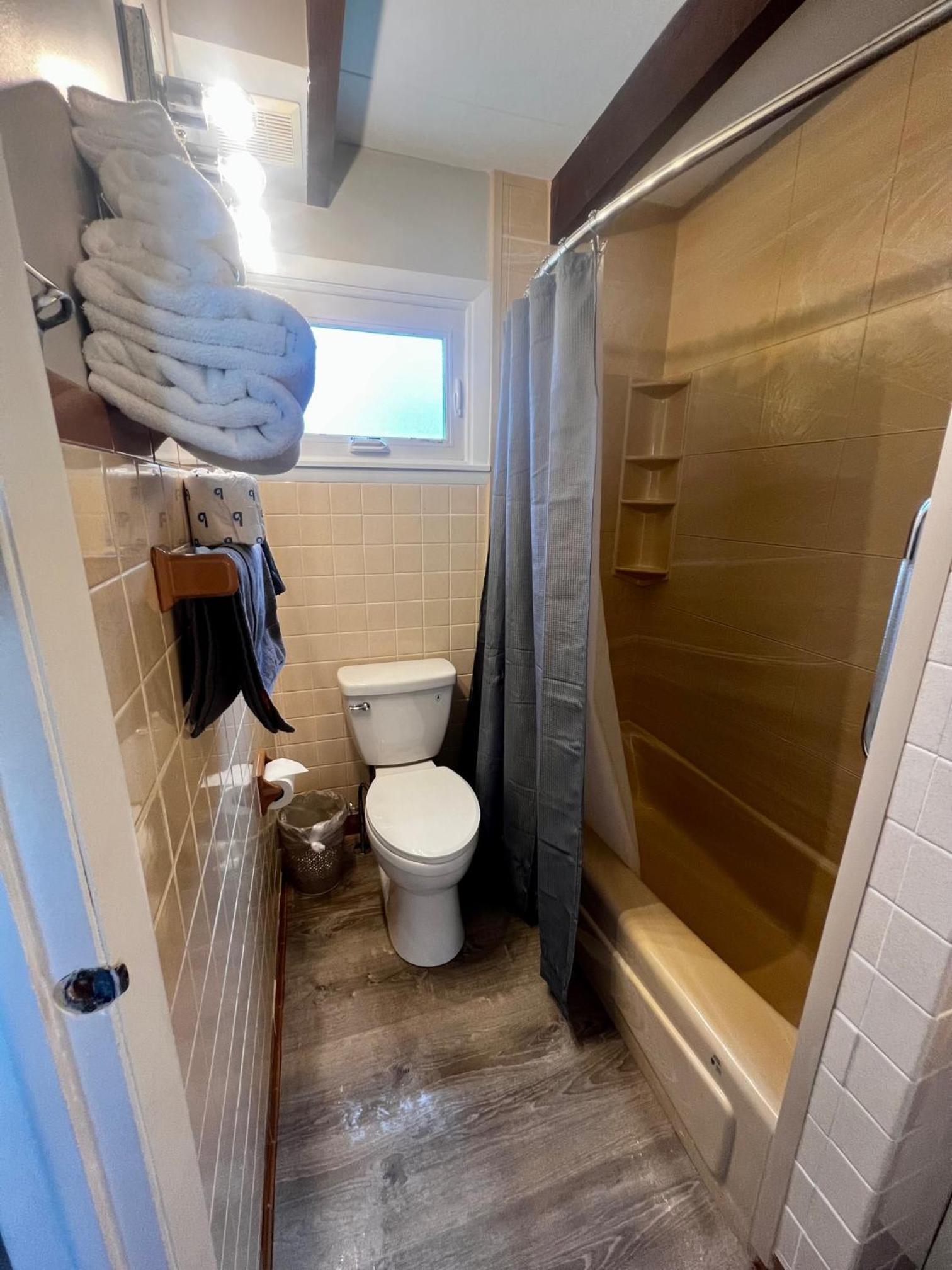 Claddagh Motel & Suites
