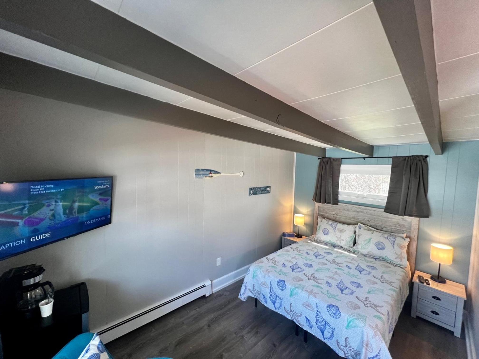 Claddagh Motel & Suites