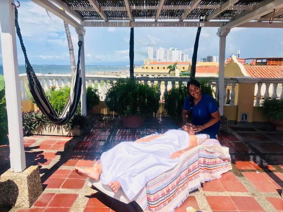 Apt. with rooftop & ocean view in the old city