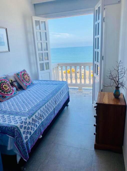 Apt. with rooftop & ocean view in the old city