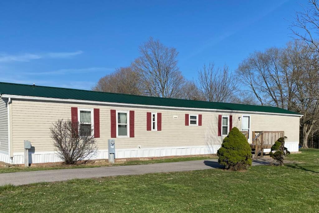 Bloomington Vacations - Bloomington's Cozy Model Home - Property Image 1