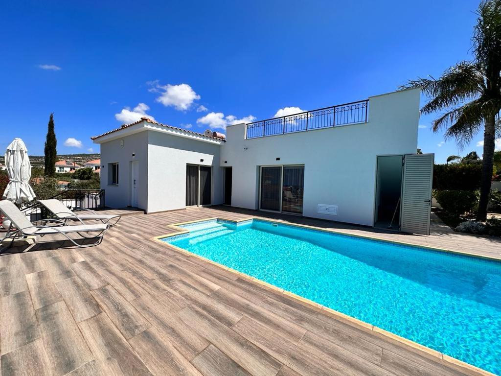 Hotel New Heaven in Sea Caves - Image 1