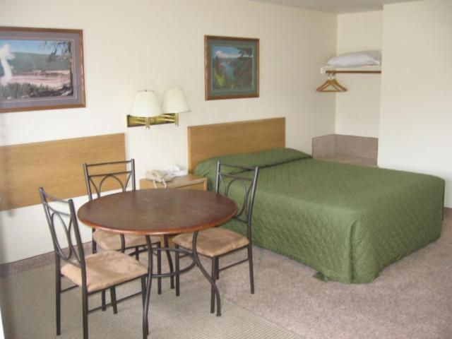 Little Bear Motel