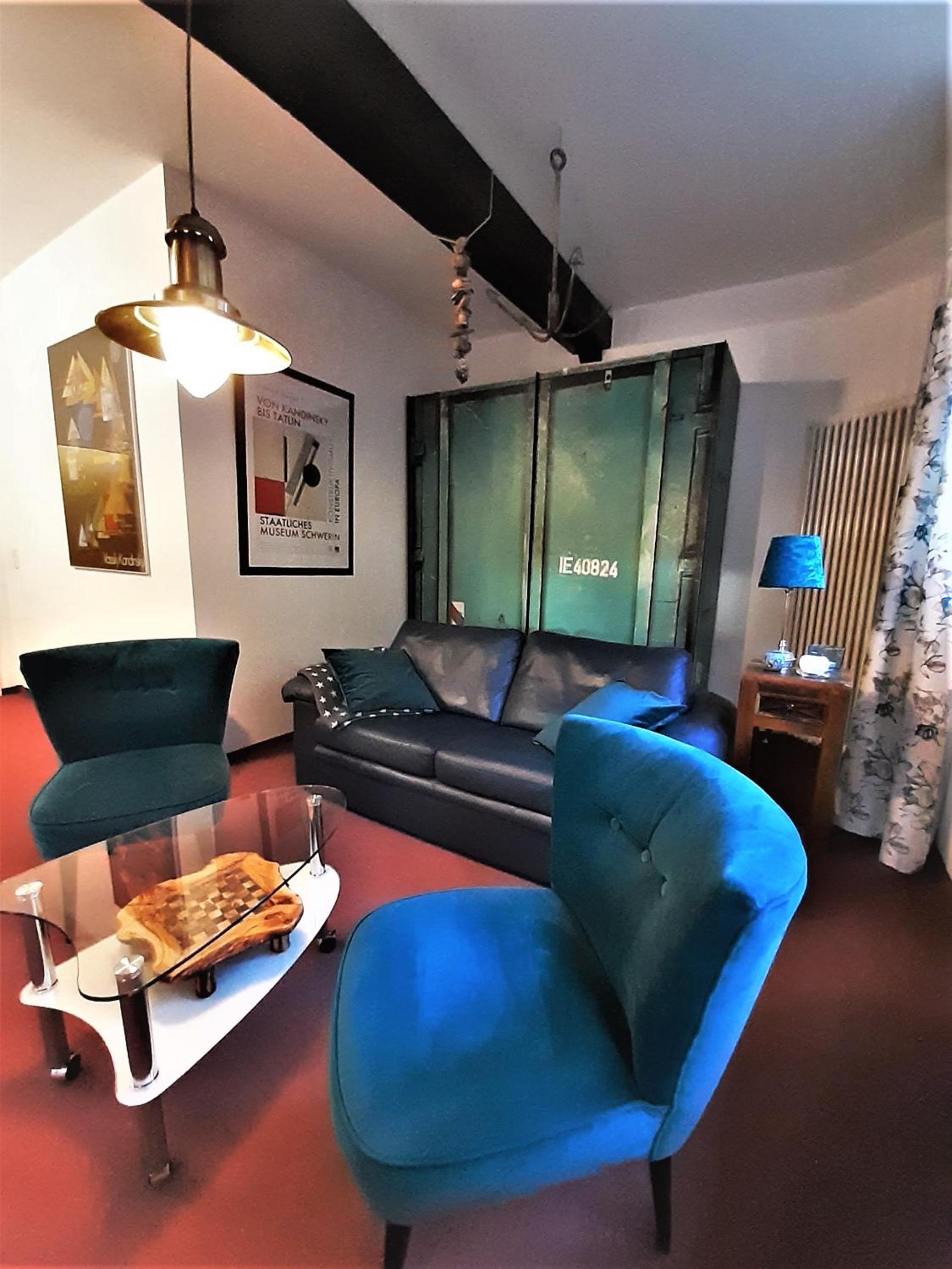 Strandvilla Hubertus Boltenhagen - H7 - Ferienwohnung Maisonette Apartment Kandinsky mit seitlichem Meerblick Parkplatz WLAN voll ausgestattete Küche Garte