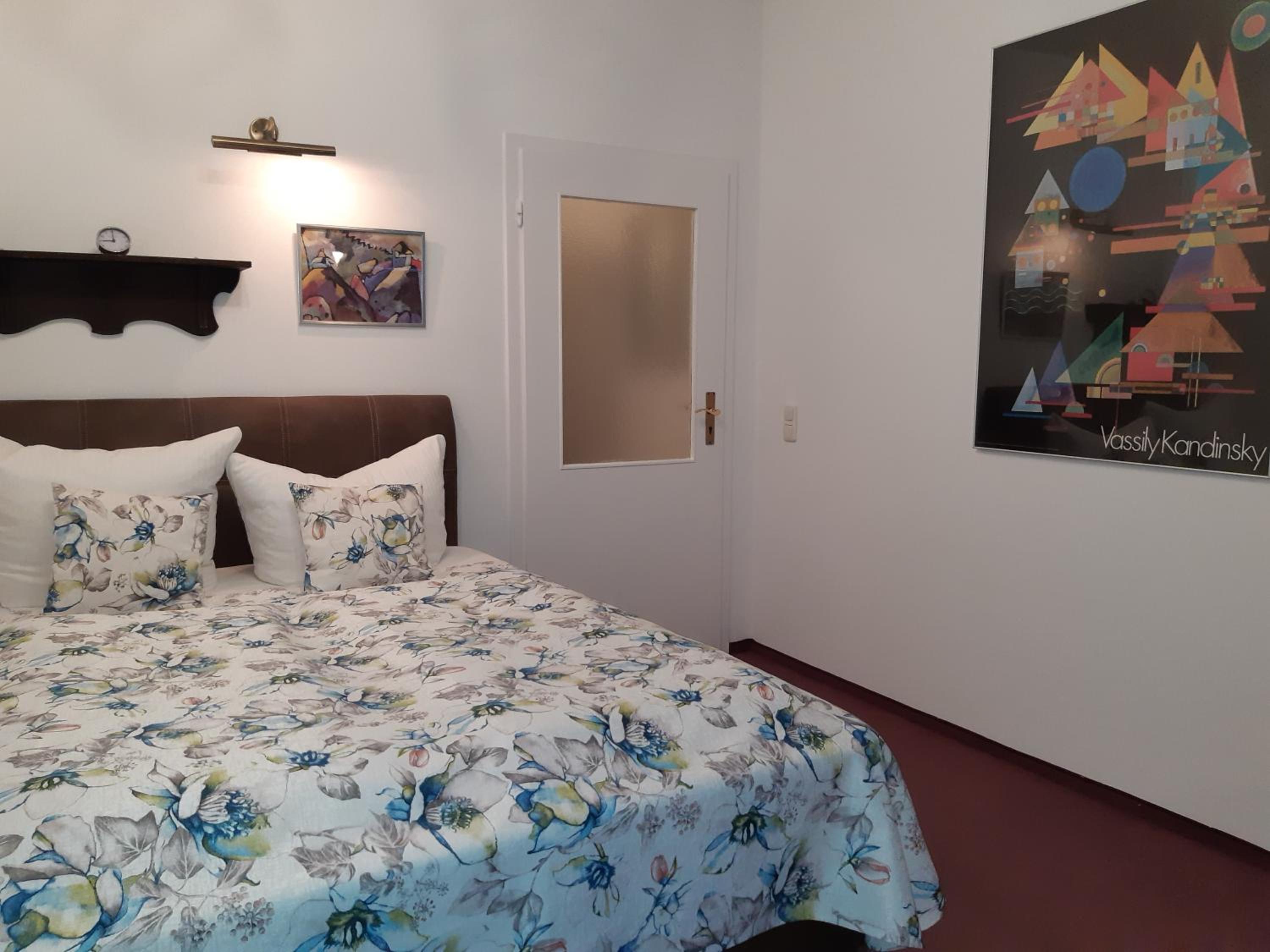 Strandvilla Hubertus Boltenhagen - H7 - Ferienwohnung Maisonette Apartment Kandinsky mit seitlichem Meerblick Parkplatz WLAN voll ausgestattete Küche Garte