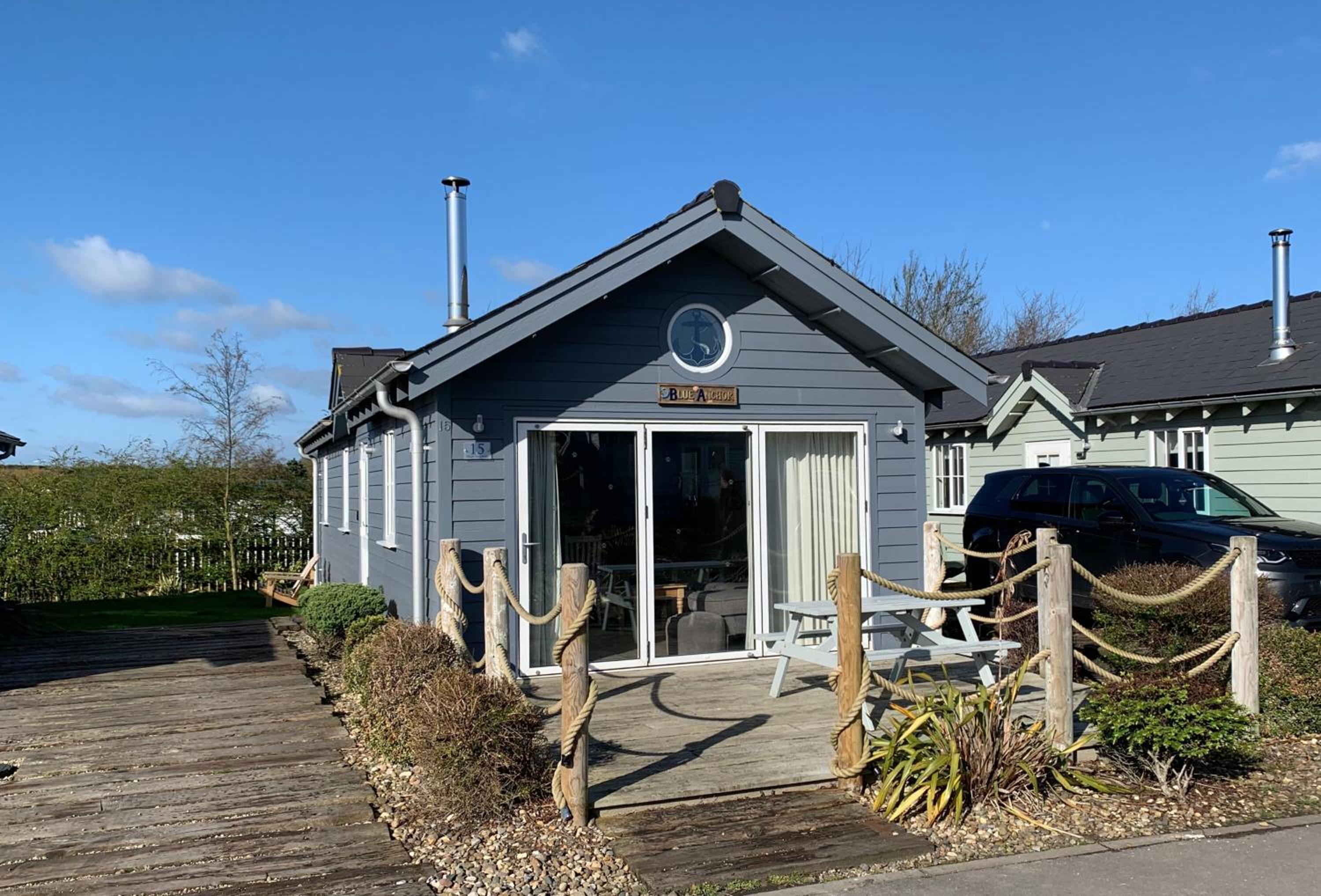 The Blue Anchor, The Bay, 2 bedrooms with ensuites, parking for 2 cars, 2 dogs welcome