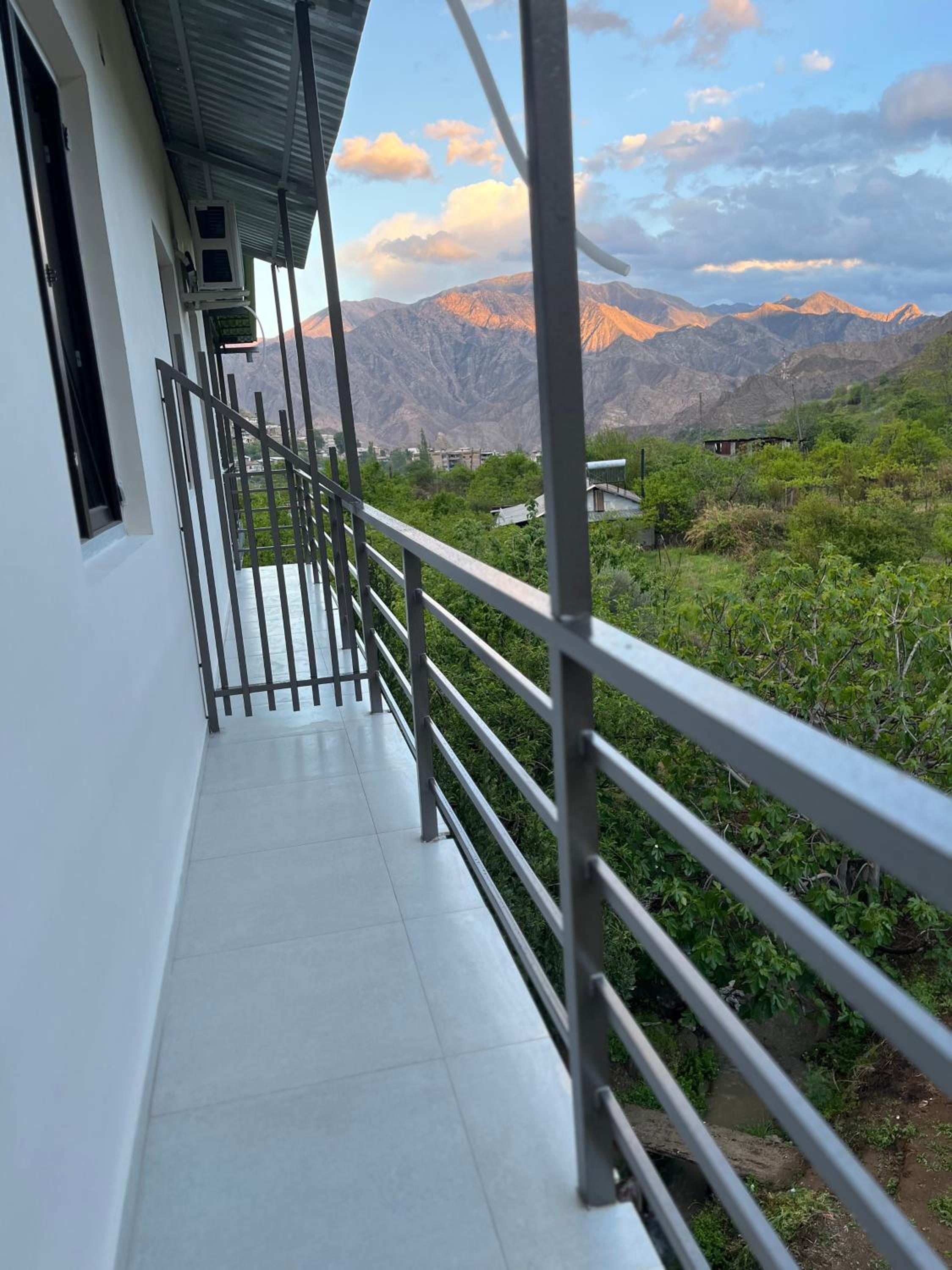 NAREMA FAMILY HOTEL MEGHRI