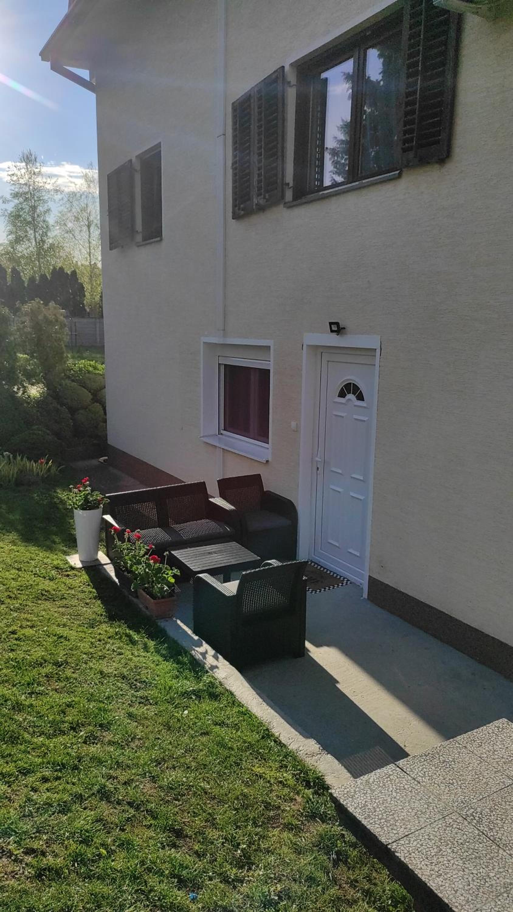 Andrea Airport Apartments