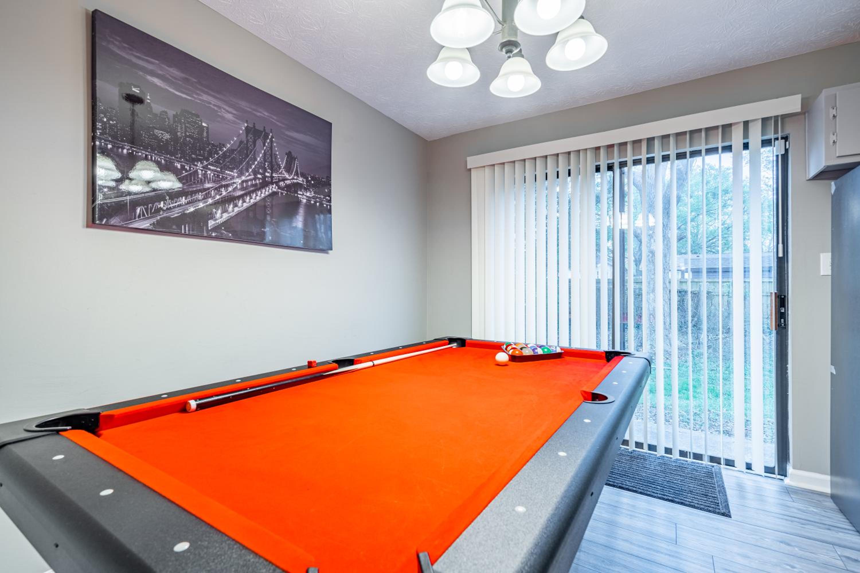 Vibrant & peaceful home in Atlanta with Pool Table by Deity Villas