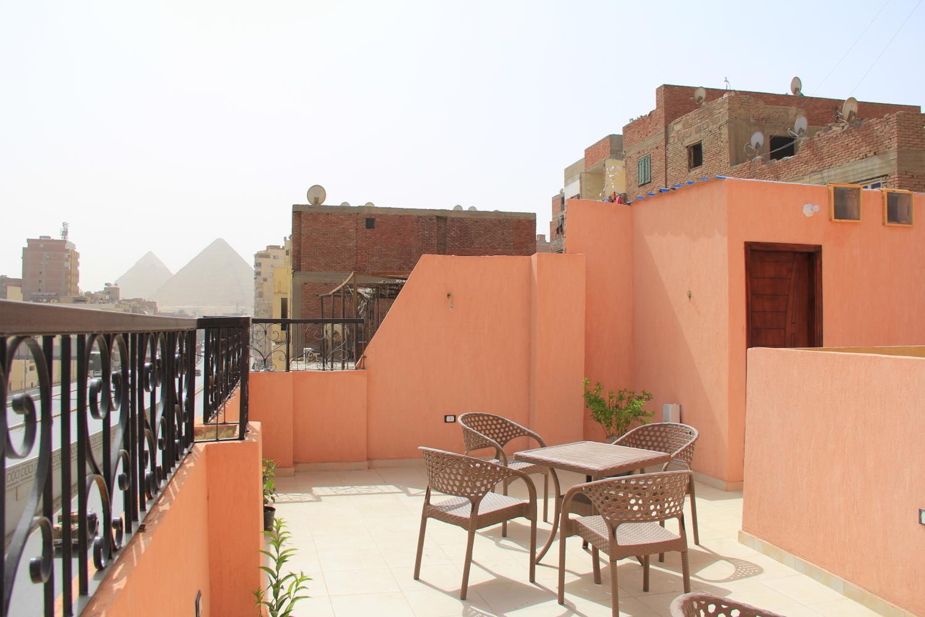 Pyramids Road Guest House