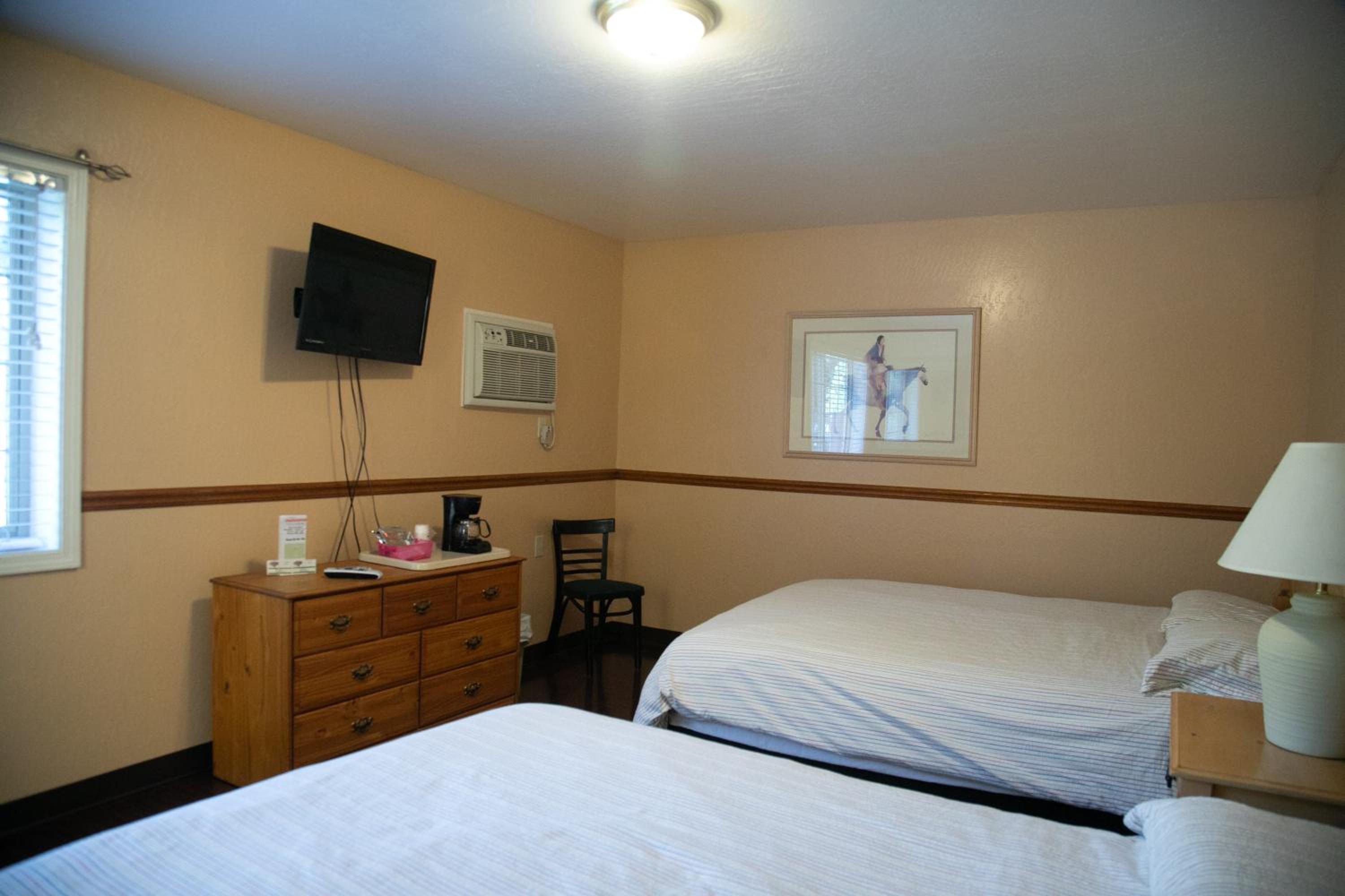 StrawberryInn River Front Resort