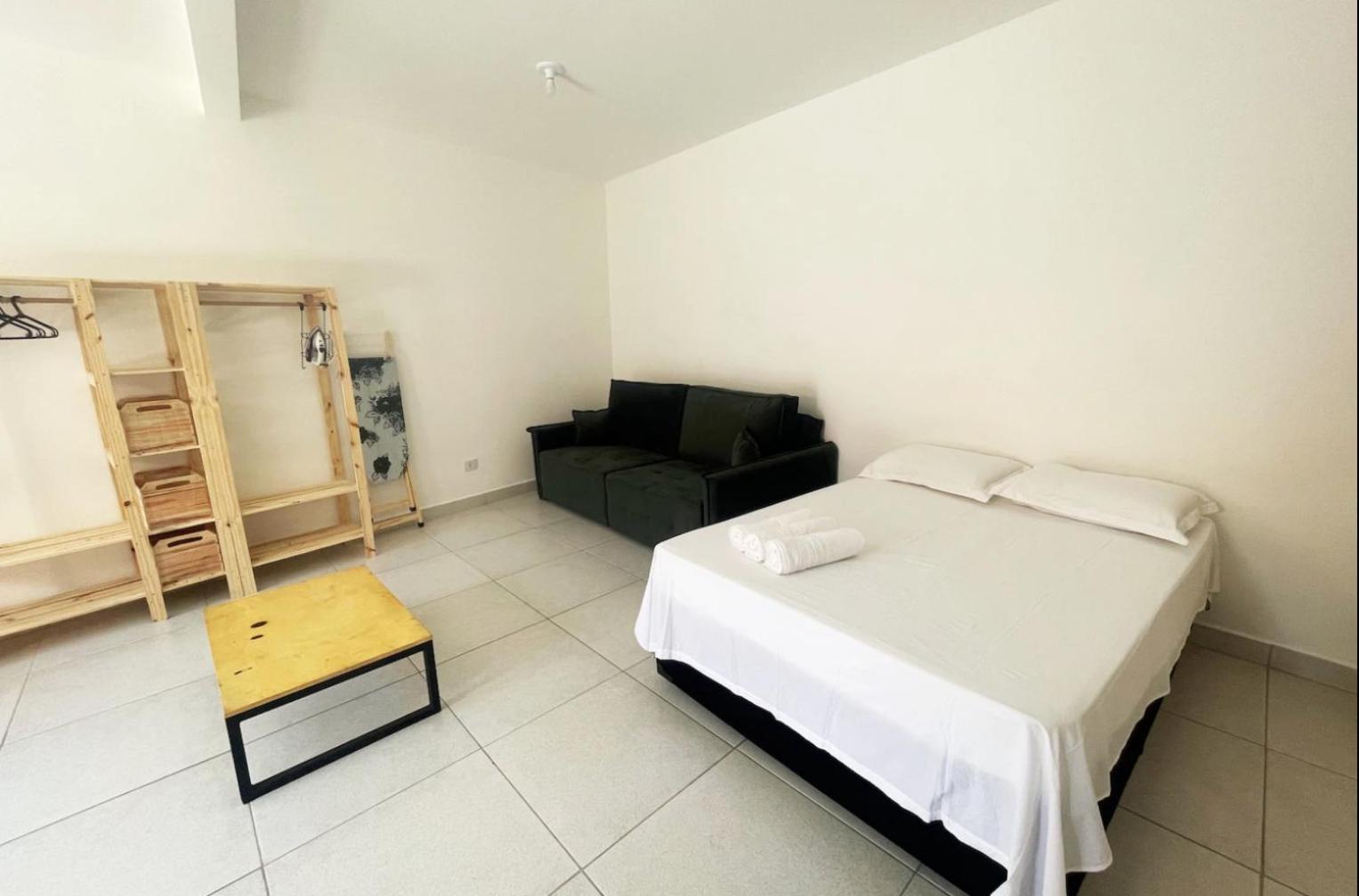 Casa de Tijolos com Churrasqueira Vila Fechada