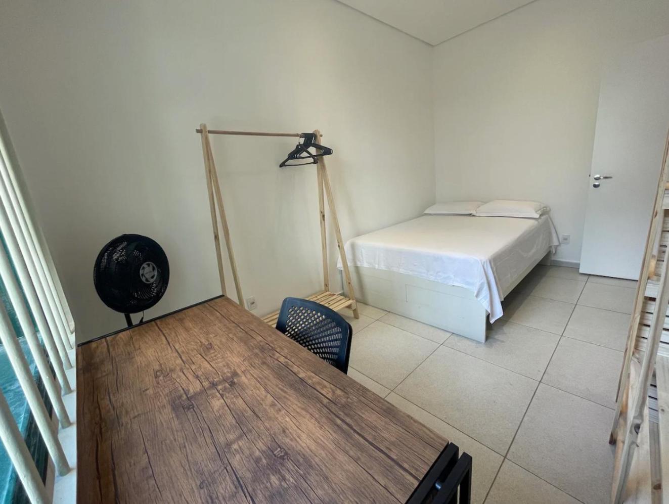 Casa de Tijolos com Churrasqueira Vila Fechada