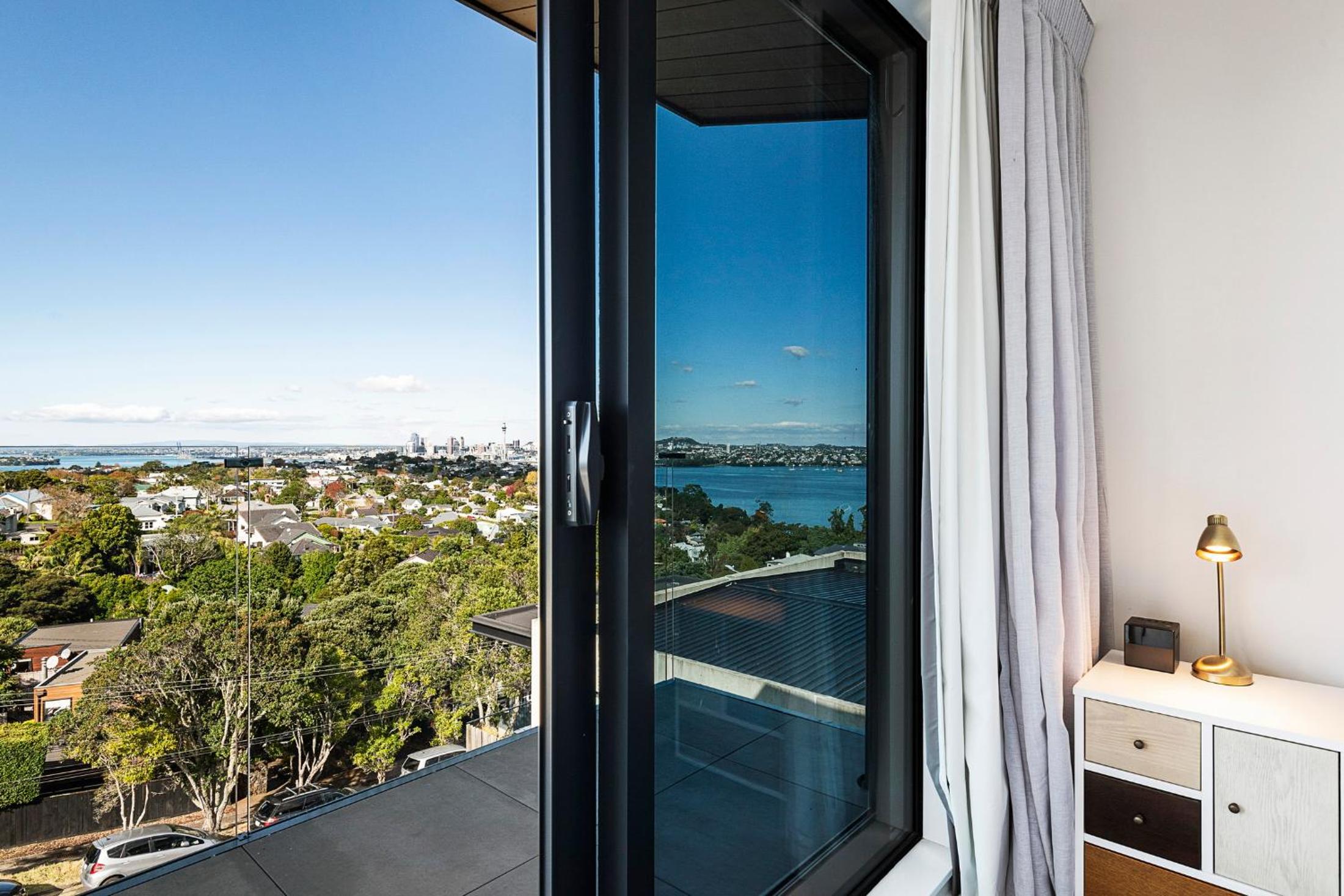 FERNZ Motel & Apartments Birkenhead - Image 2