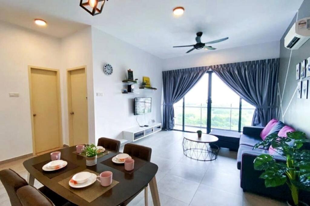 SEAVIEW! BIG&KID swimming pool Atlantis Comfy 4-10pax 5 mins to Jonker & town photo 1