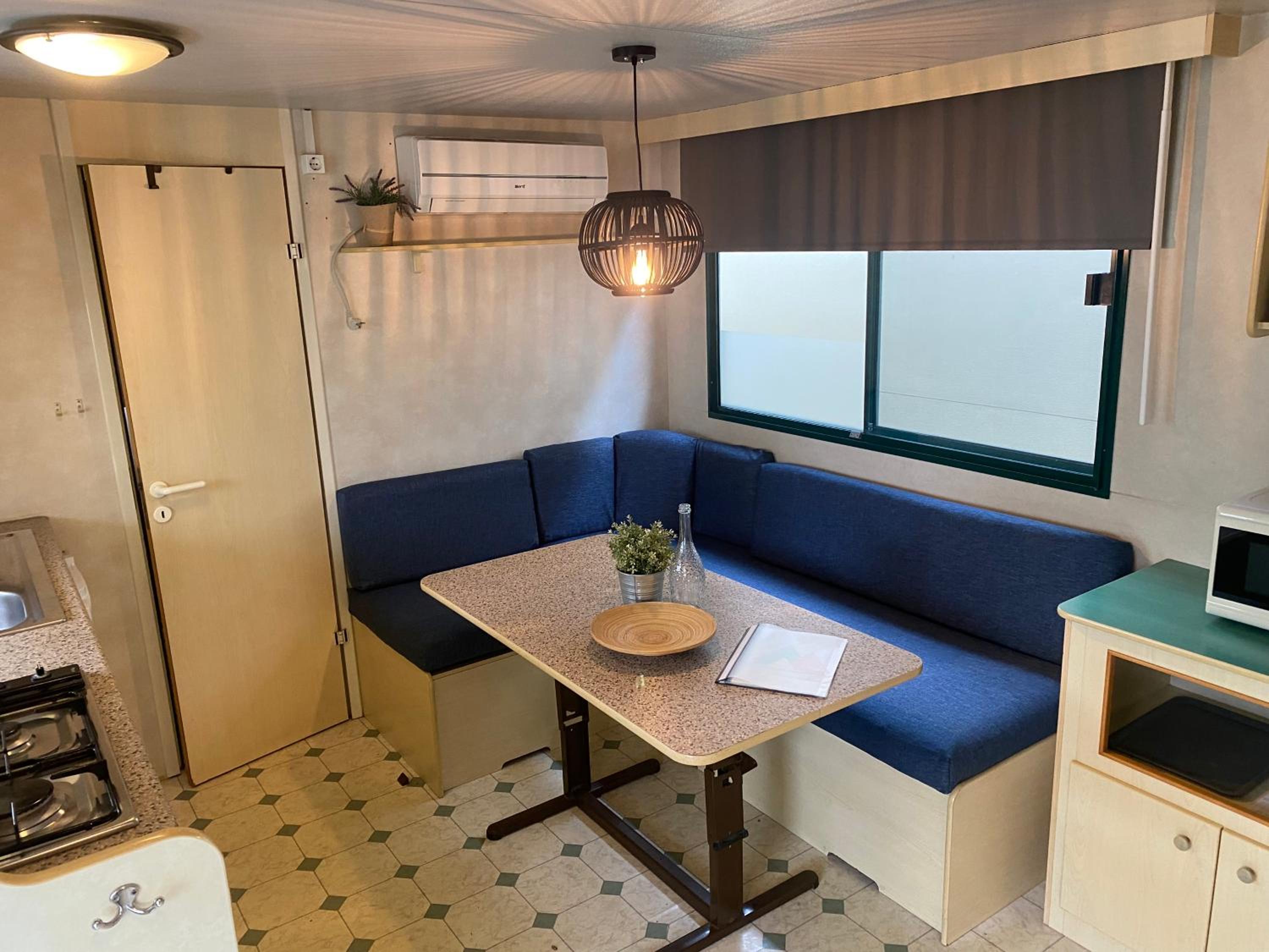 Comfortabele familie chalets met veranda incl airco dichtbij zee! view 2