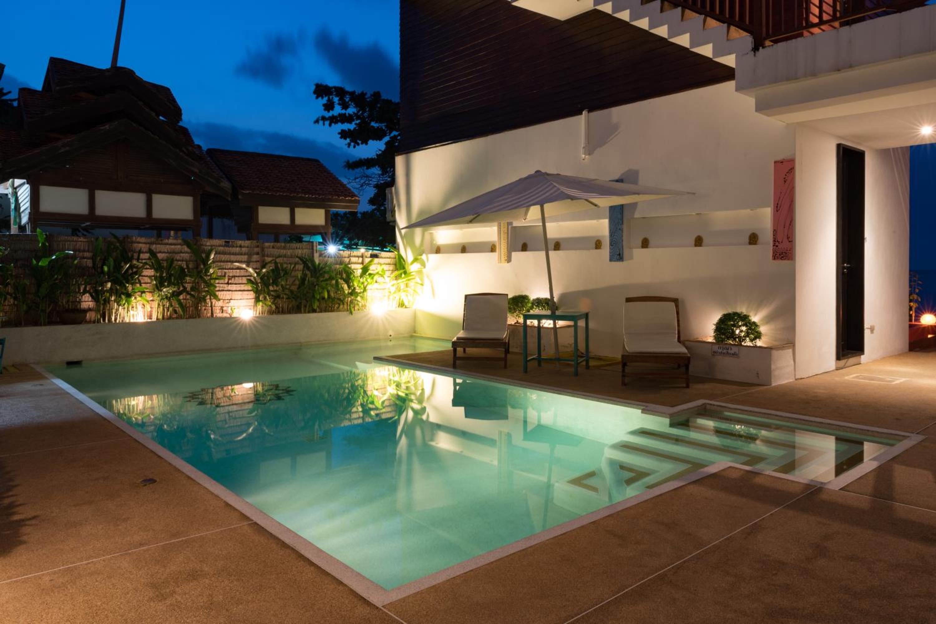 swimming pool