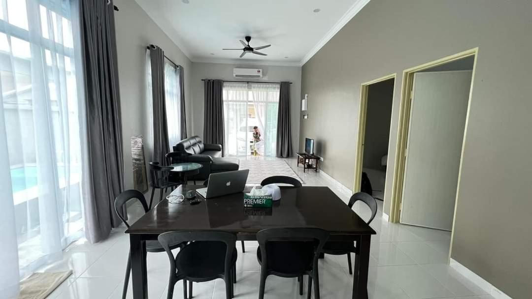 El Manzil Homestay with Pool photo 8