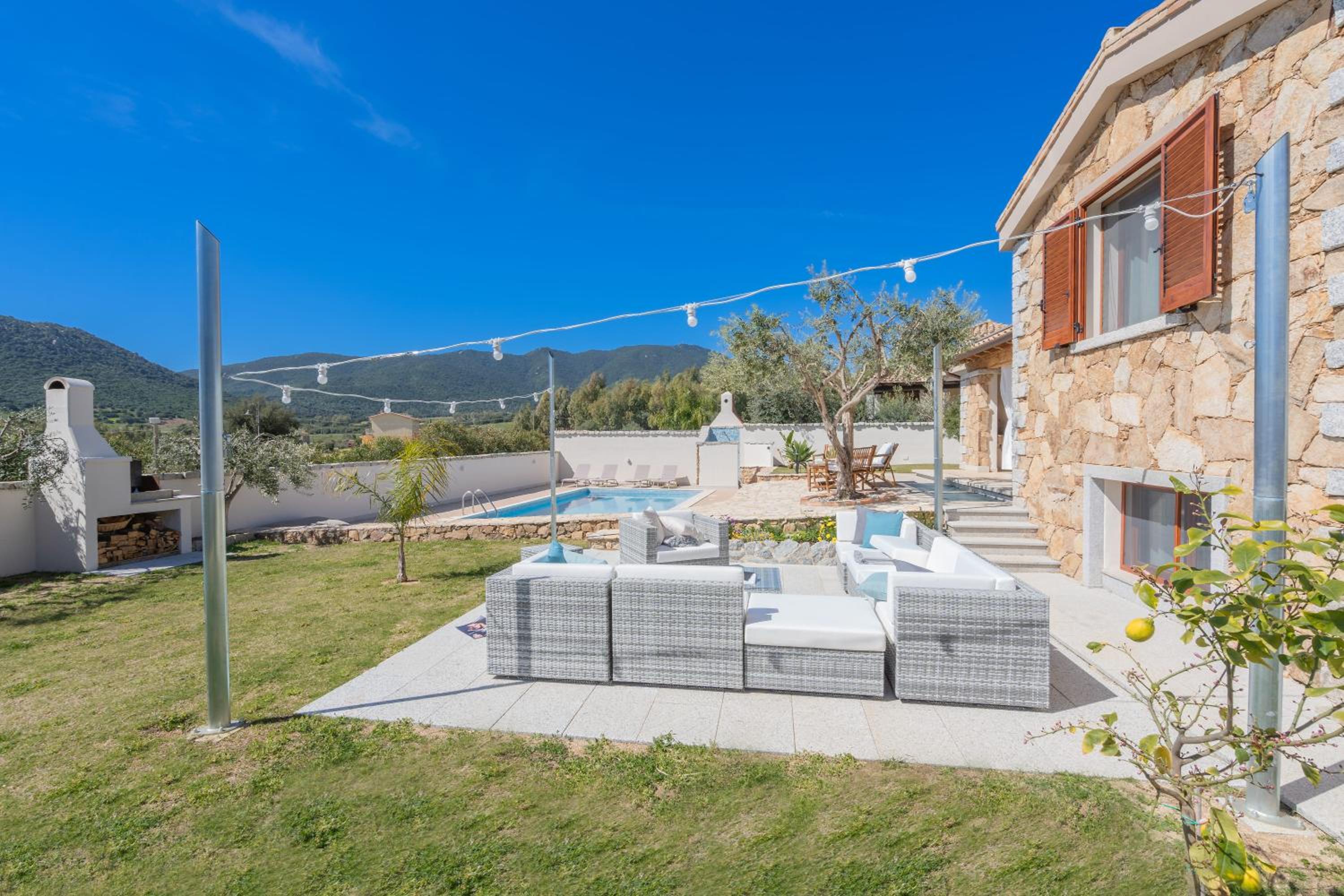 DOMUS VILLA LORY Castiadas Cala Sinzias beach with swimming pool
