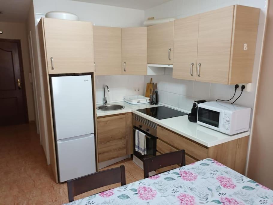 Altas Entinas Almerimar Two bedroom apartment with parking, Wi-Fi and Pool view 4