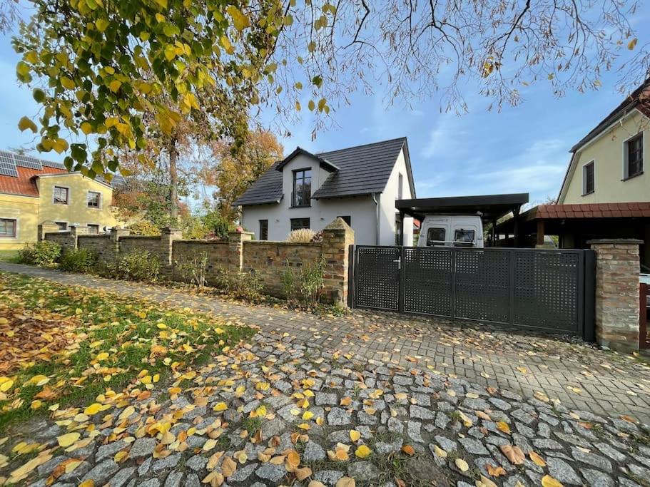 Ferienhaus Ferienwohnung Potsdam DieGaLerie am Schlosspark Marquardt