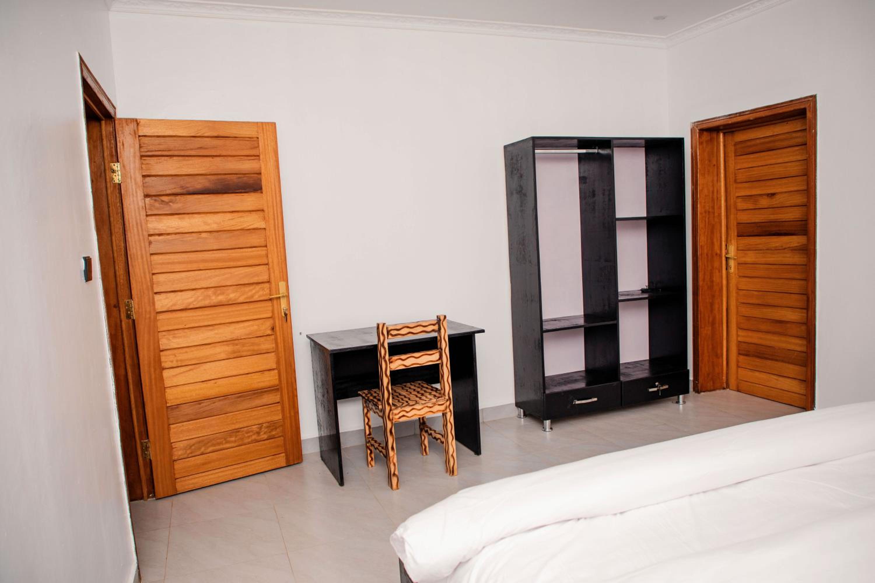 Photo 10