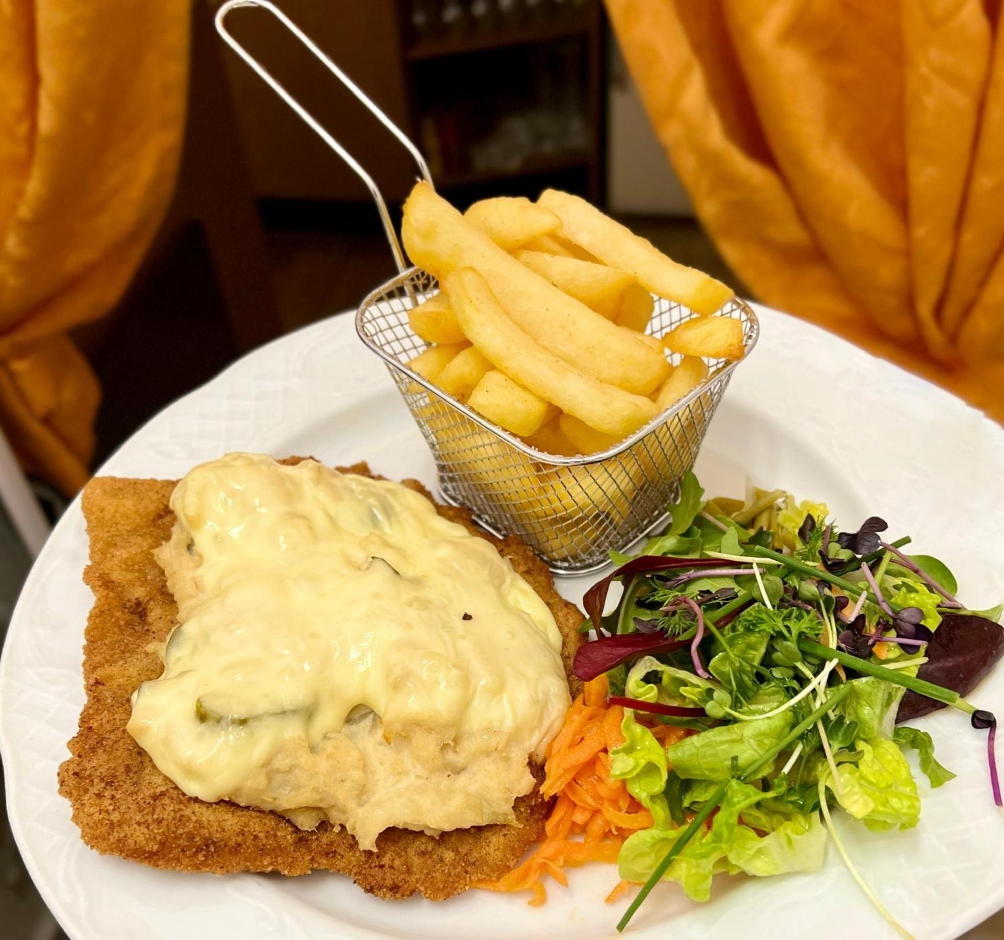 Traditionsgasthaus Goldener Löwe Riesa Restaurant & Pension view 5