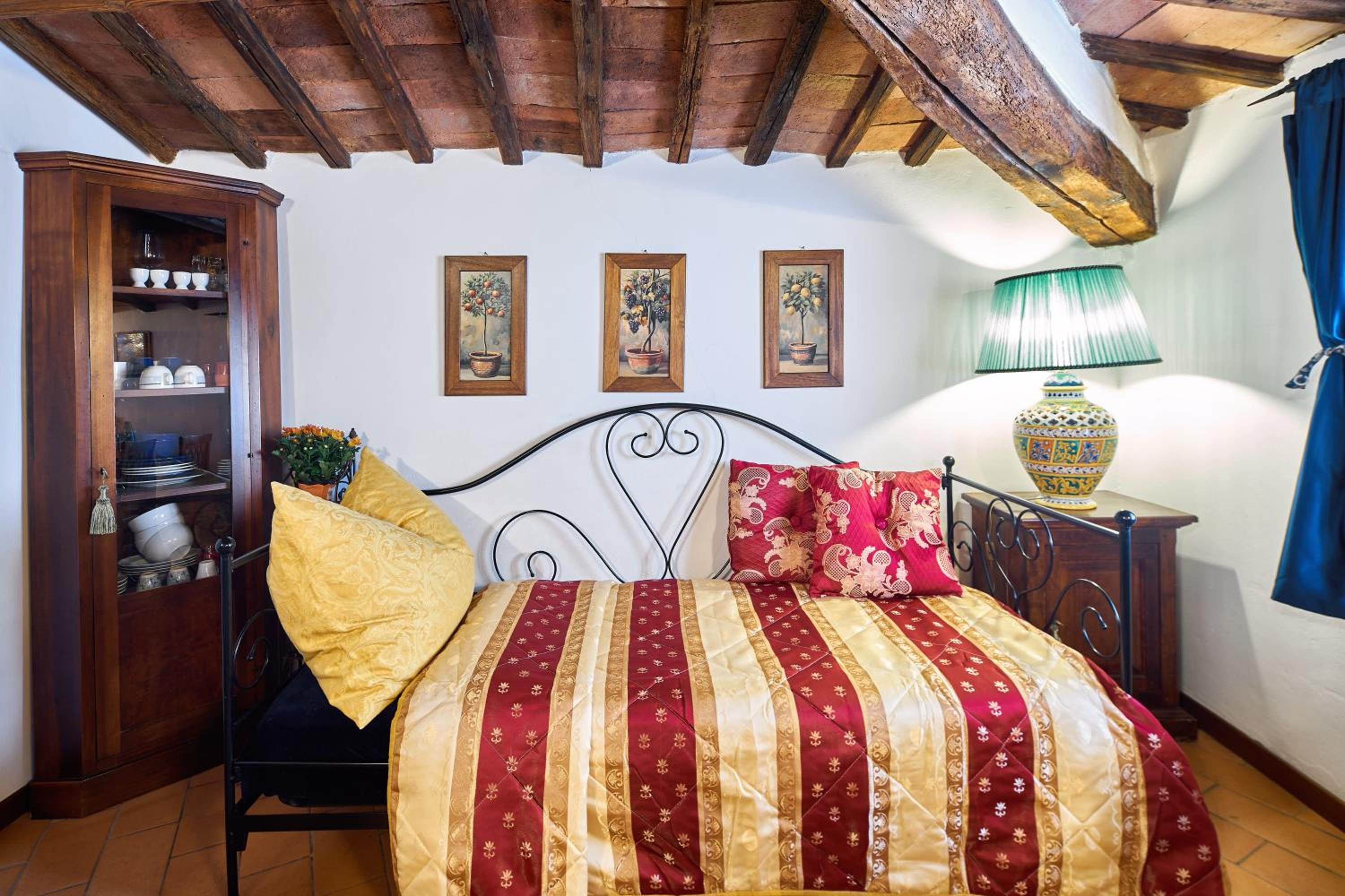 Charming flat Siena city center close Piazza del Campo view 2